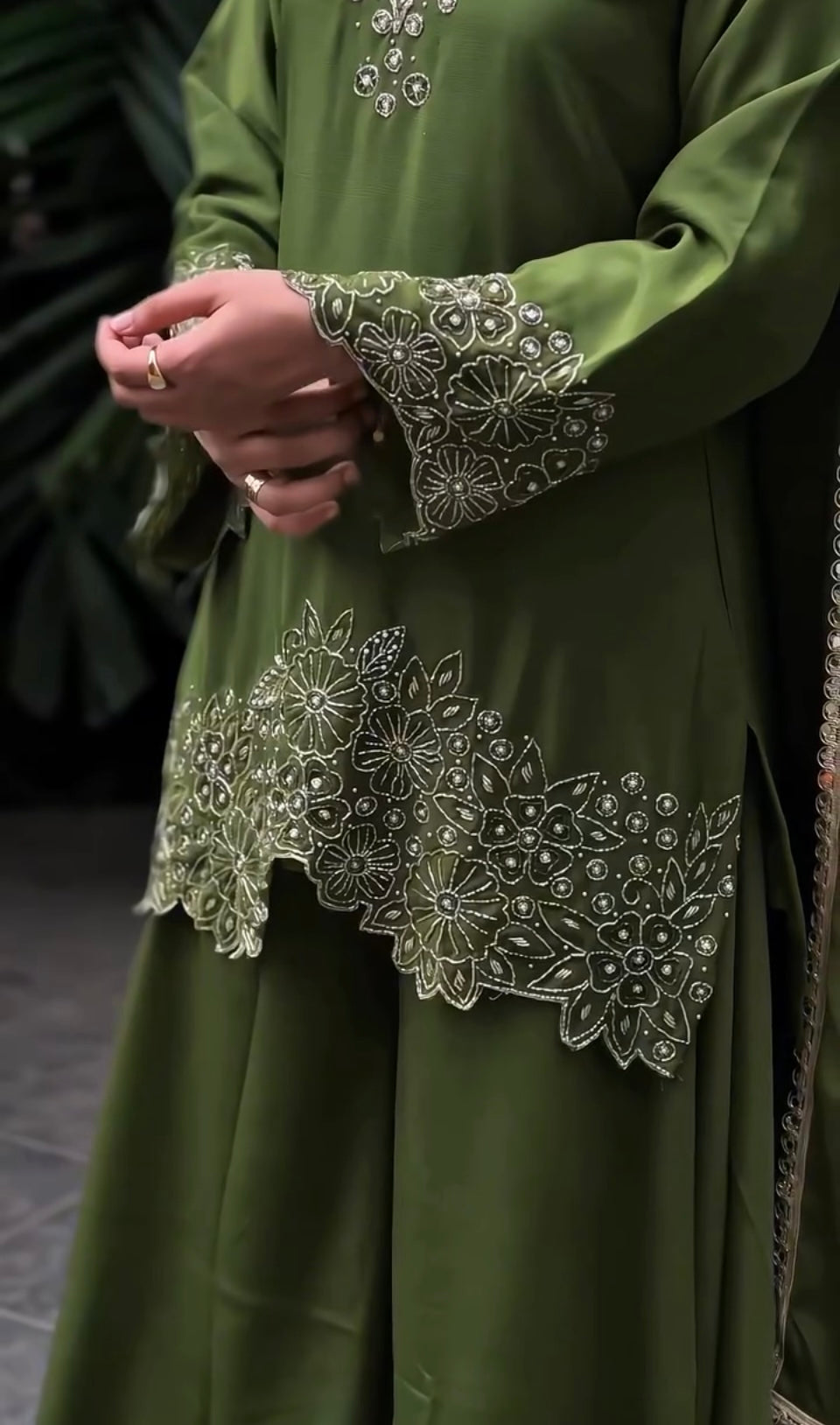 पार्टी वियर सुंदर टॉप बॉटम और दुपट्टा