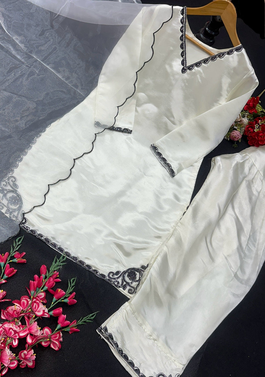 पार्टी वियर डिज़ाइनर टॉप और बॉटम फैंसी दुपट्टे के साथ