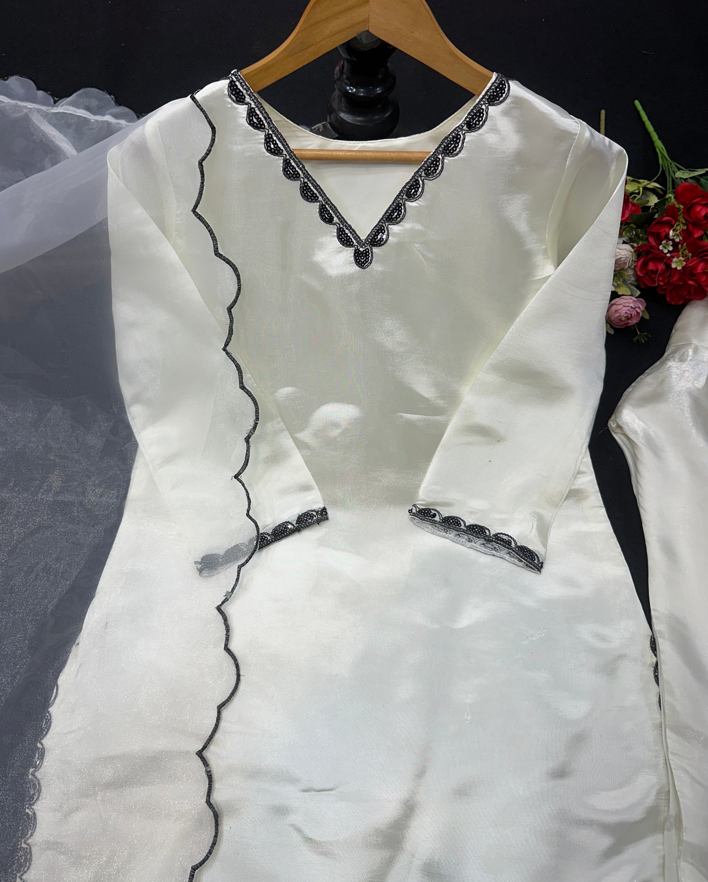 पार्टी वियर डिज़ाइनर टॉप और बॉटम फैंसी दुपट्टे के साथ