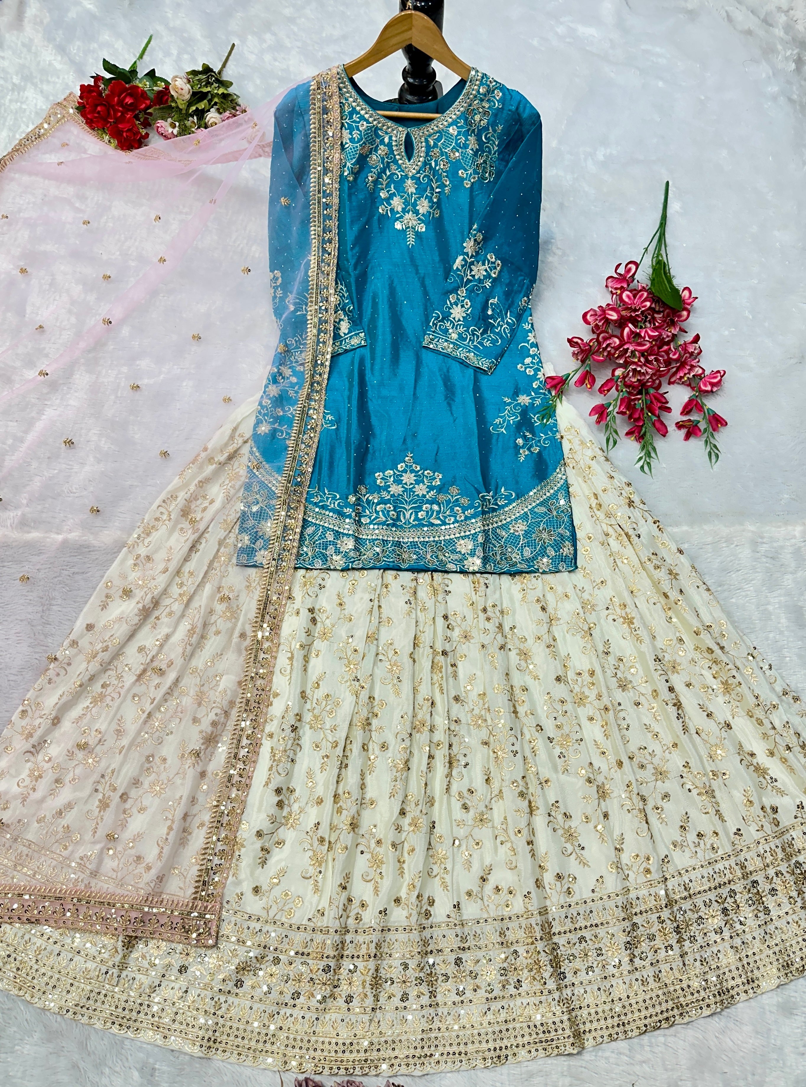 पार्टी वियर डिज़ाइनर टॉप-बॉटम और कढ़ाई वर्क वाला दुपट्टा