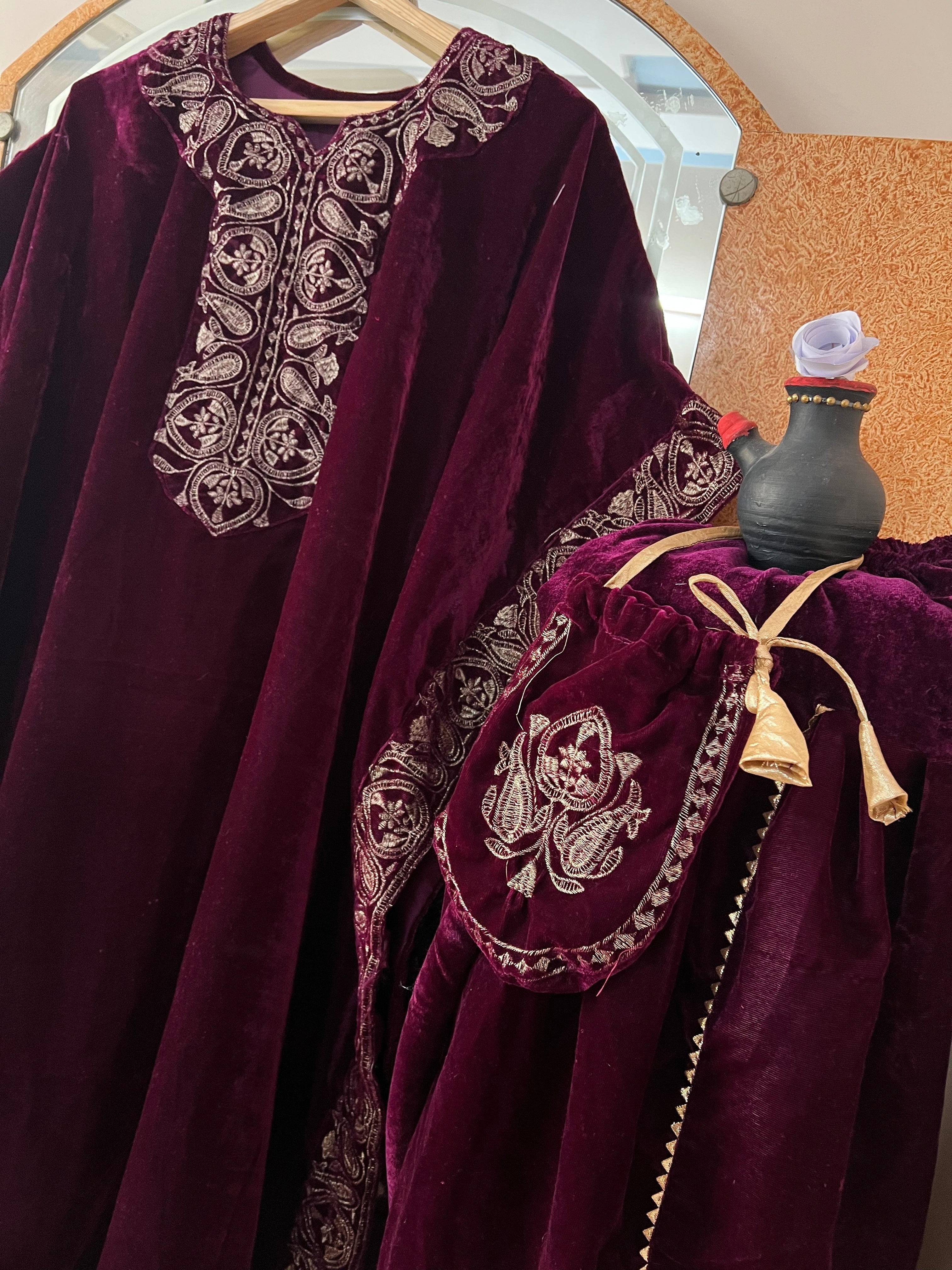 पार्टी वियर डिज़ाइनर कफ्तान और धोती