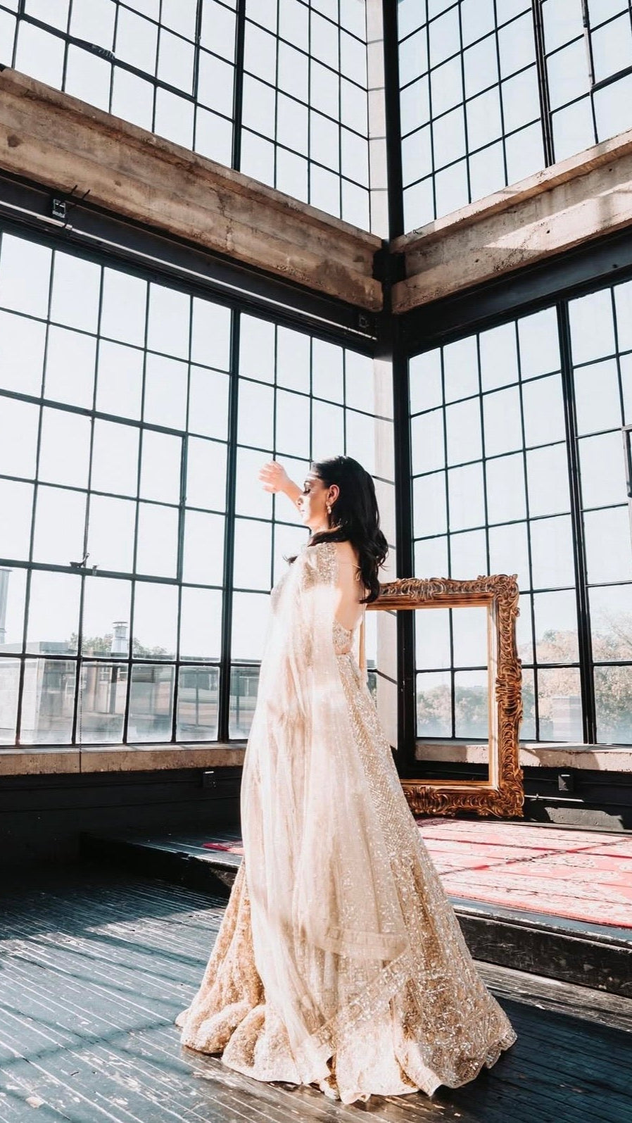 सीक्वेंस और डोरी वर्क के साथ पार्टी वियर लहंगा चोली