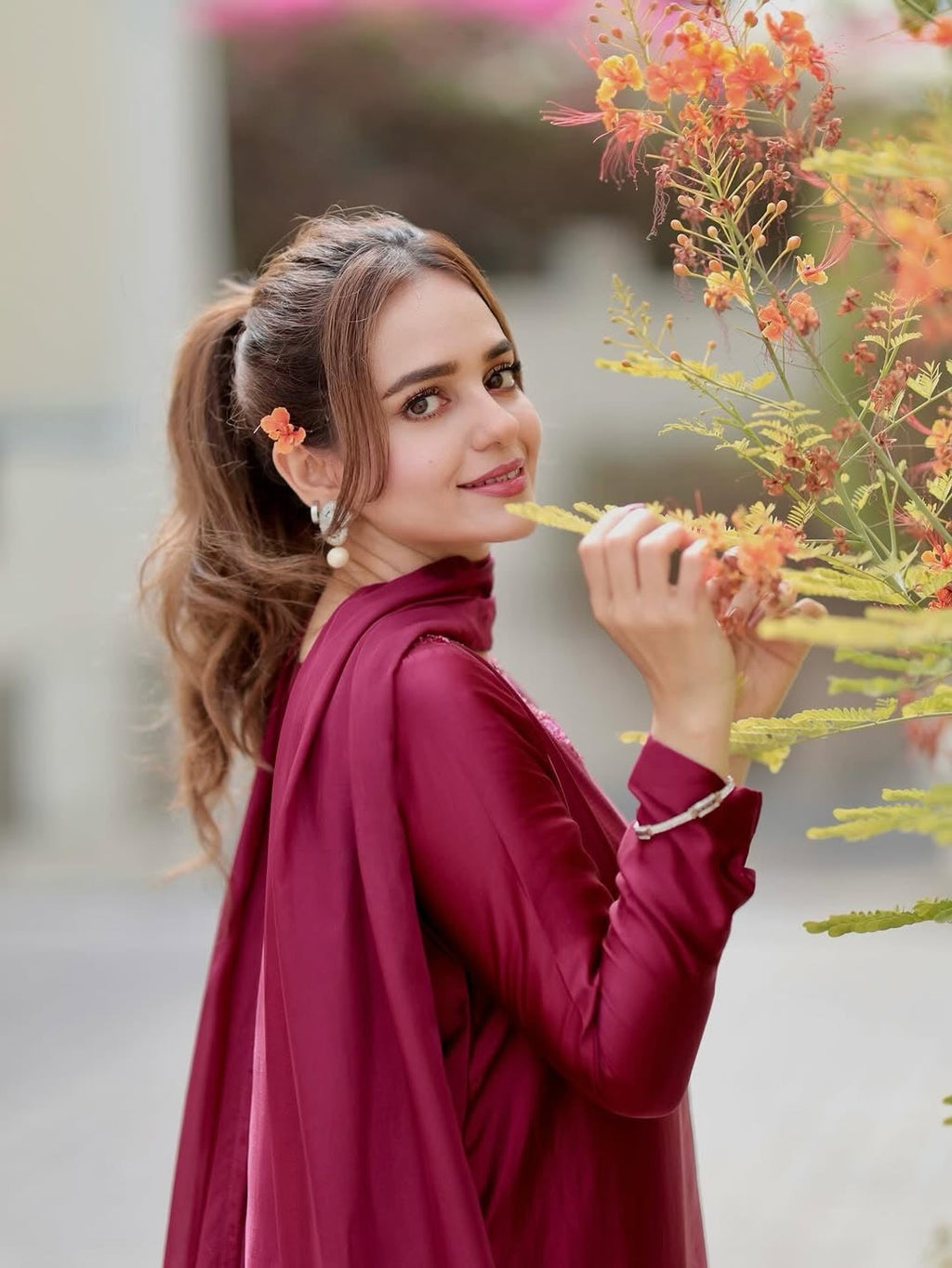 कढ़ाई के काम के साथ पार्टी वियर सुंदर टॉप-बॉटम और दुपट्टा