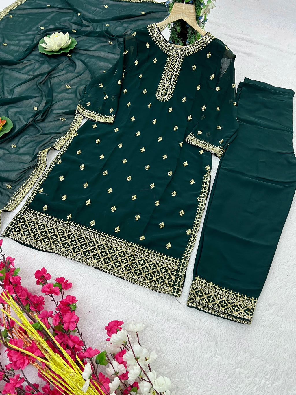 पार्टी वियर डिज़ाइनर टॉप-बॉटम और खूबसूरत दुपट्टा