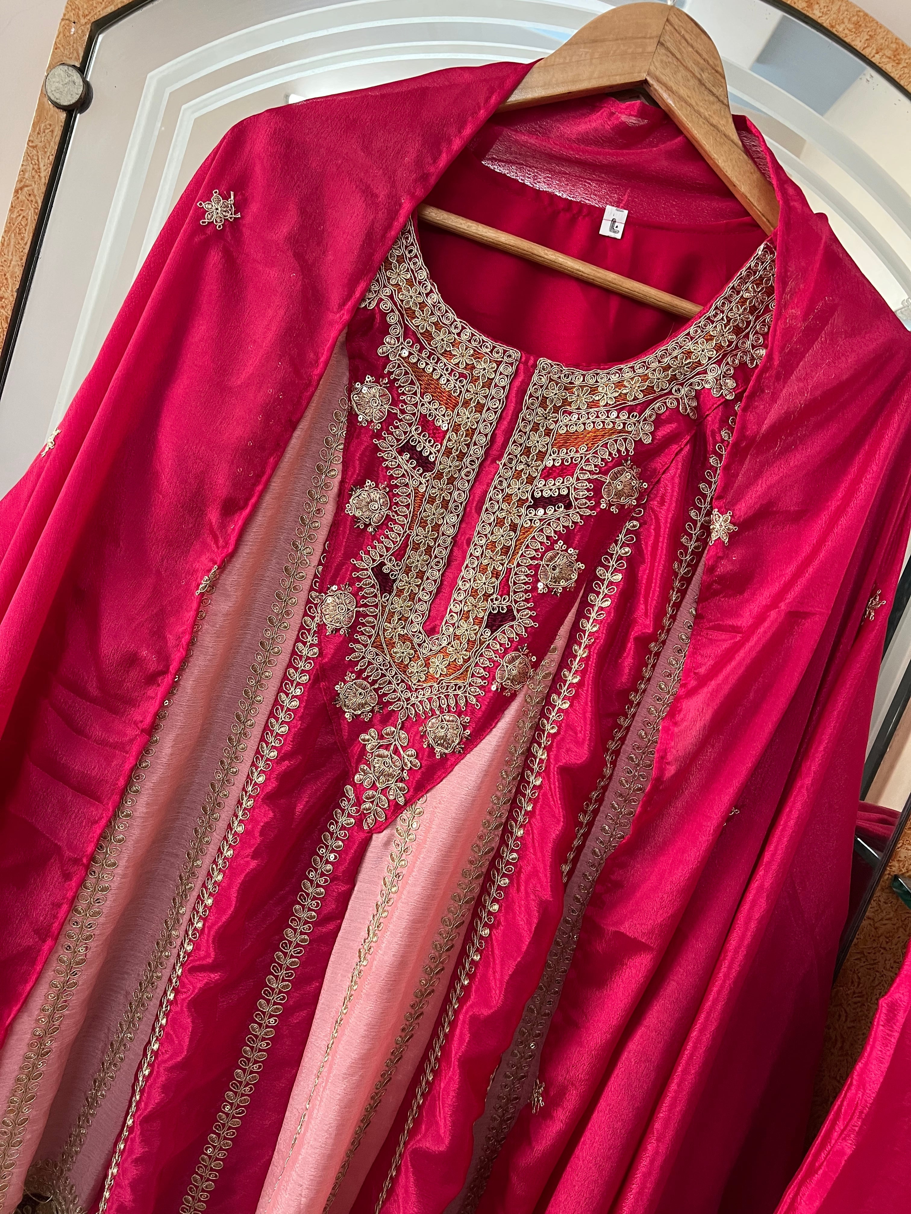 पार्टी वियर सुंदर टॉप-बॉटम और दुपट्टा मल्टी नीडल कढ़ाई वर्क के साथ