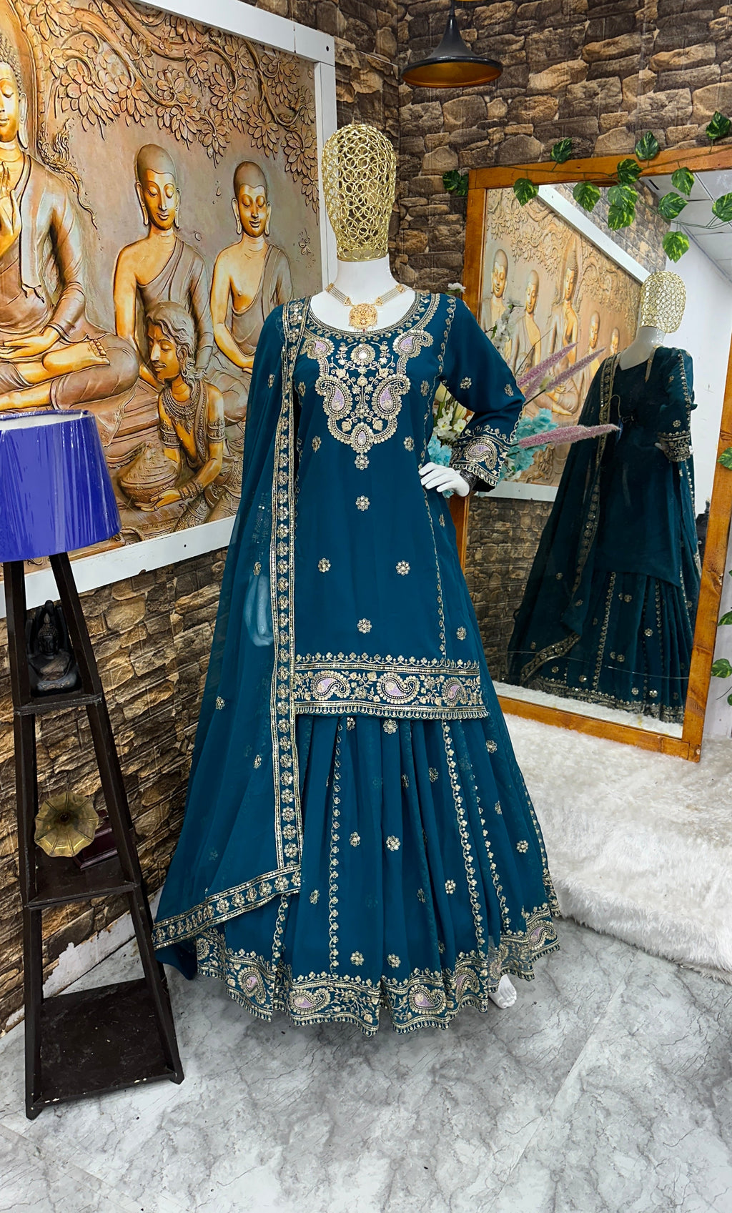 डिज़ाइनर पार्टी वियर लुक टॉप लहंगा और फैंसी दुपट्टा