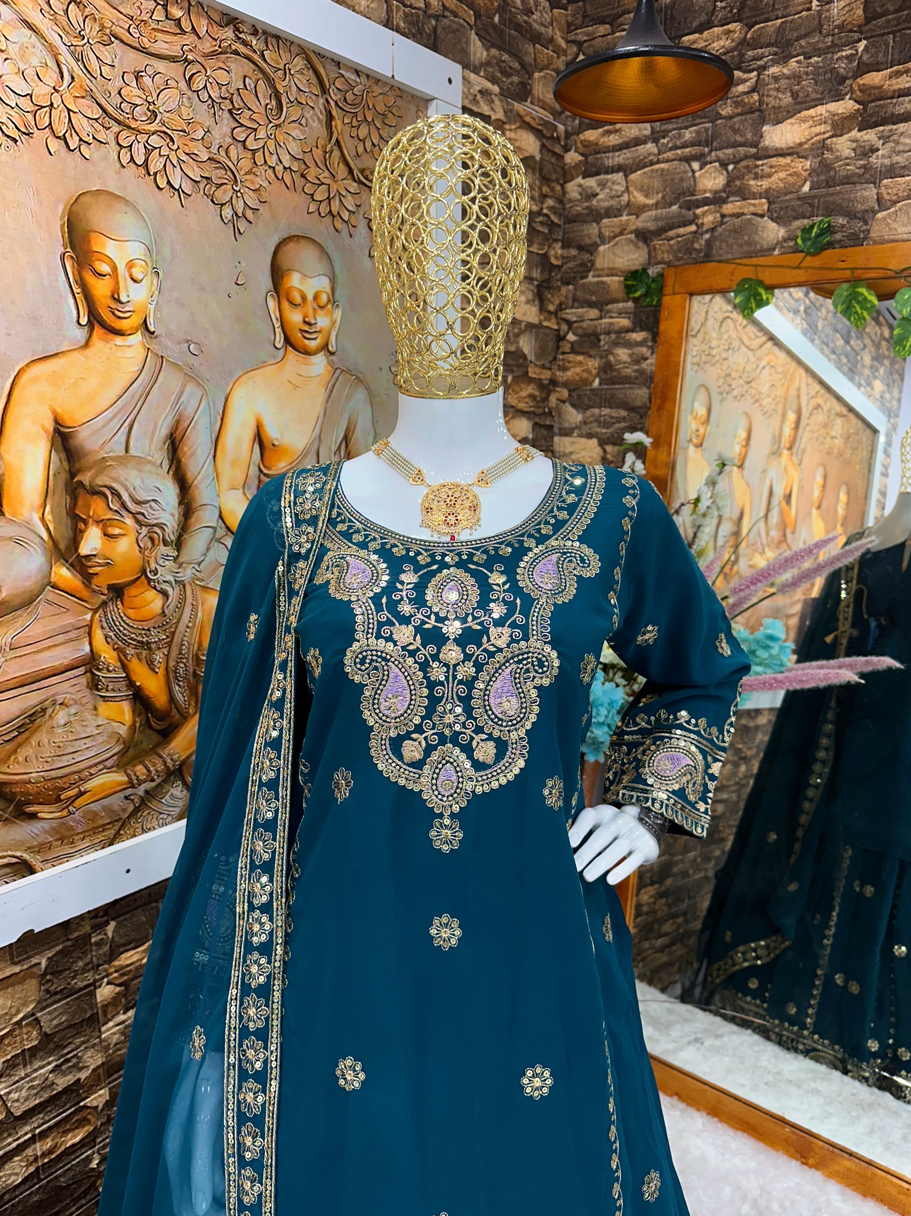 डिज़ाइनर पार्टी वियर लुक टॉप लहंगा और फैंसी दुपट्टा