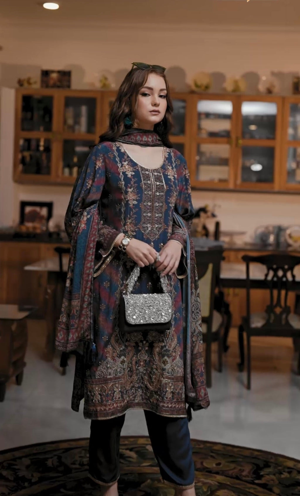 पार्टी वियर लुक खूबसूरत टॉप-बॉटम और दुपट्टा