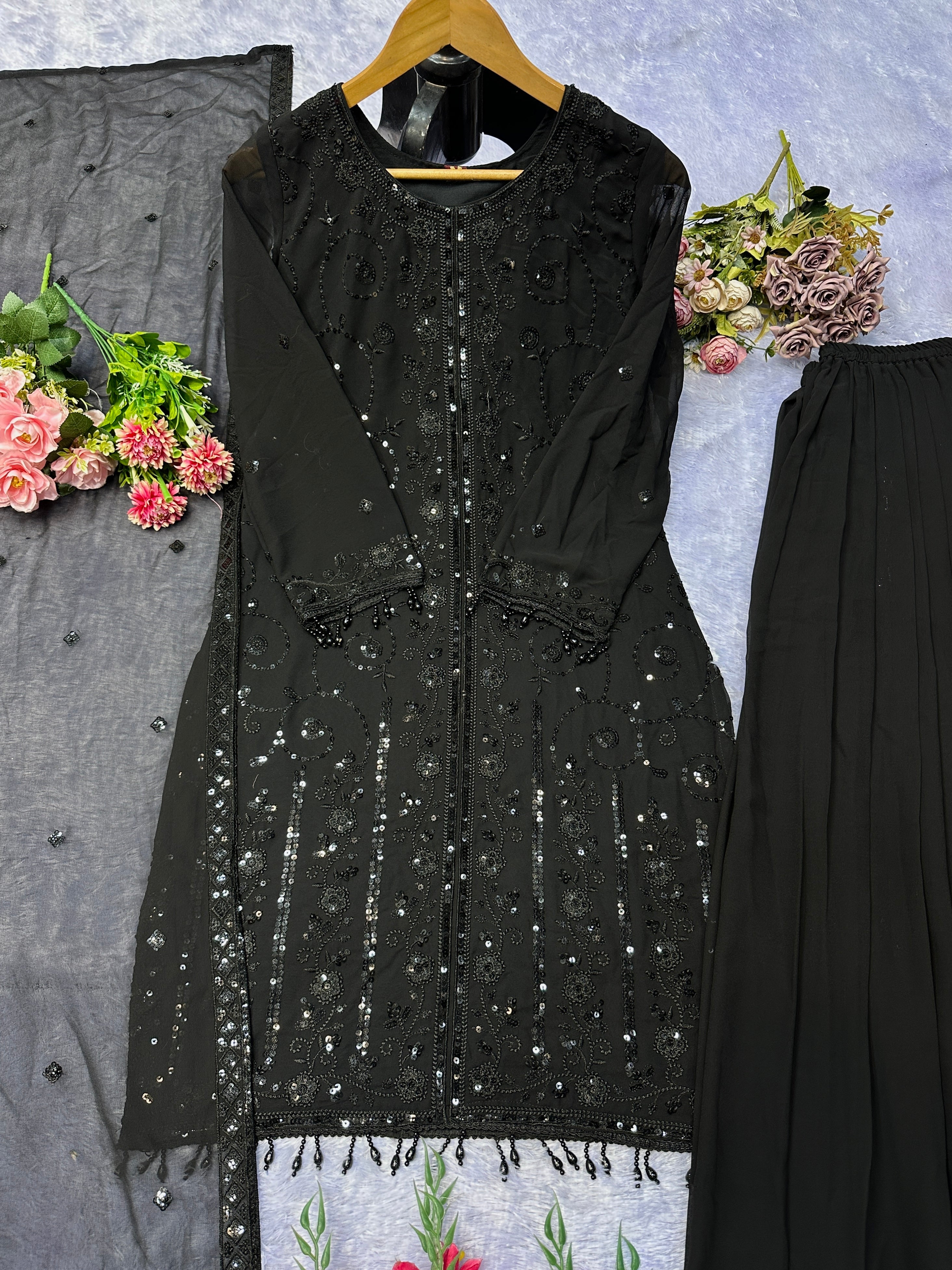 पार्टी वियर डिज़ाइनर टॉप-बॉटम और खूबसूरत दुपट्टा