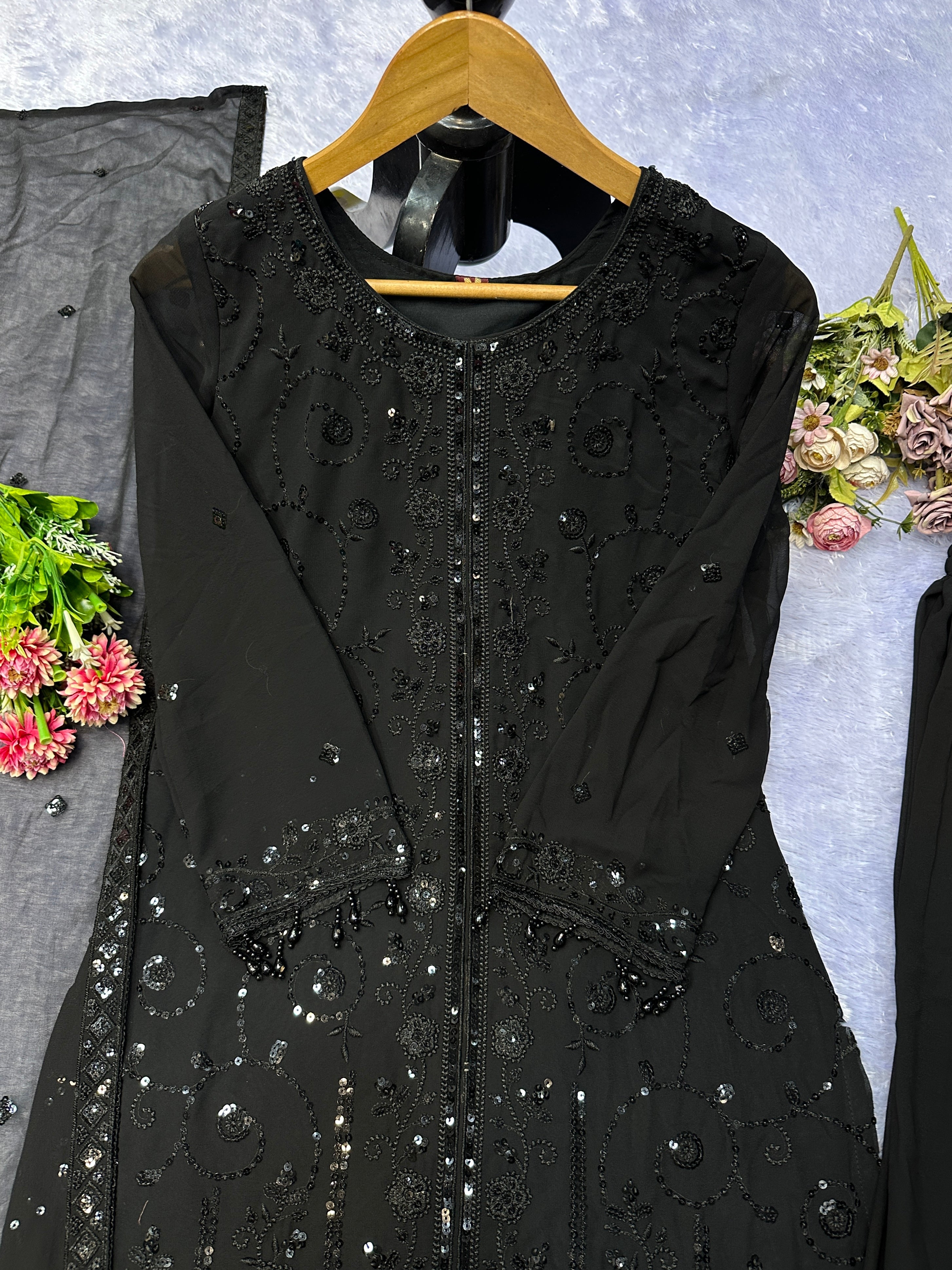 पार्टी वियर डिज़ाइनर टॉप-बॉटम और खूबसूरत दुपट्टा