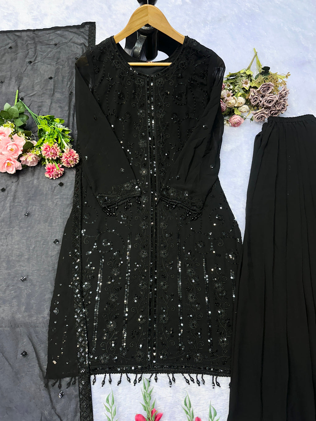 पार्टी वियर डिज़ाइनर टॉप-बॉटम और खूबसूरत दुपट्टा