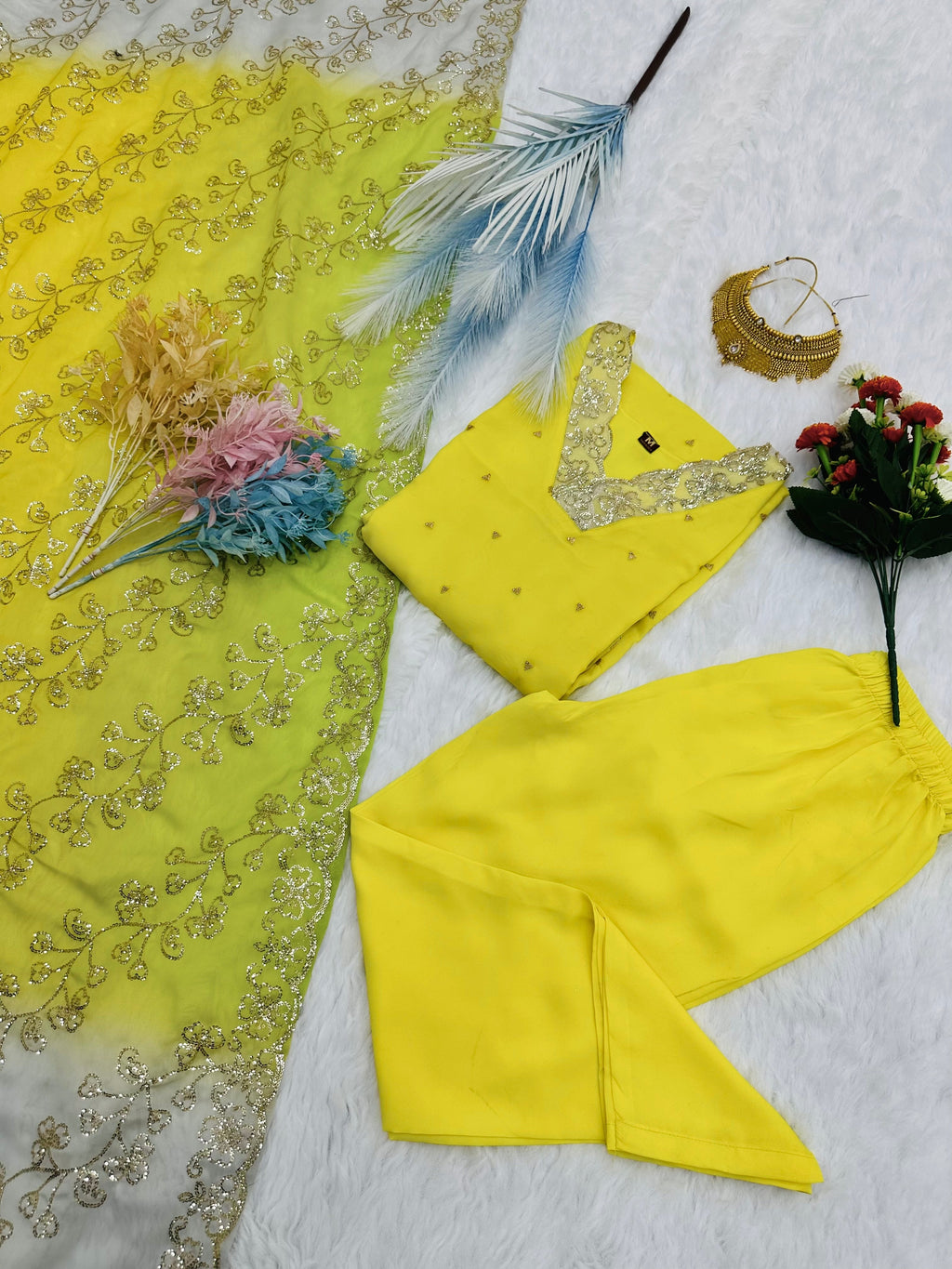 डिज़ाइनर पार्टी वियर टॉप और पैंट दुपट्टे के साथ