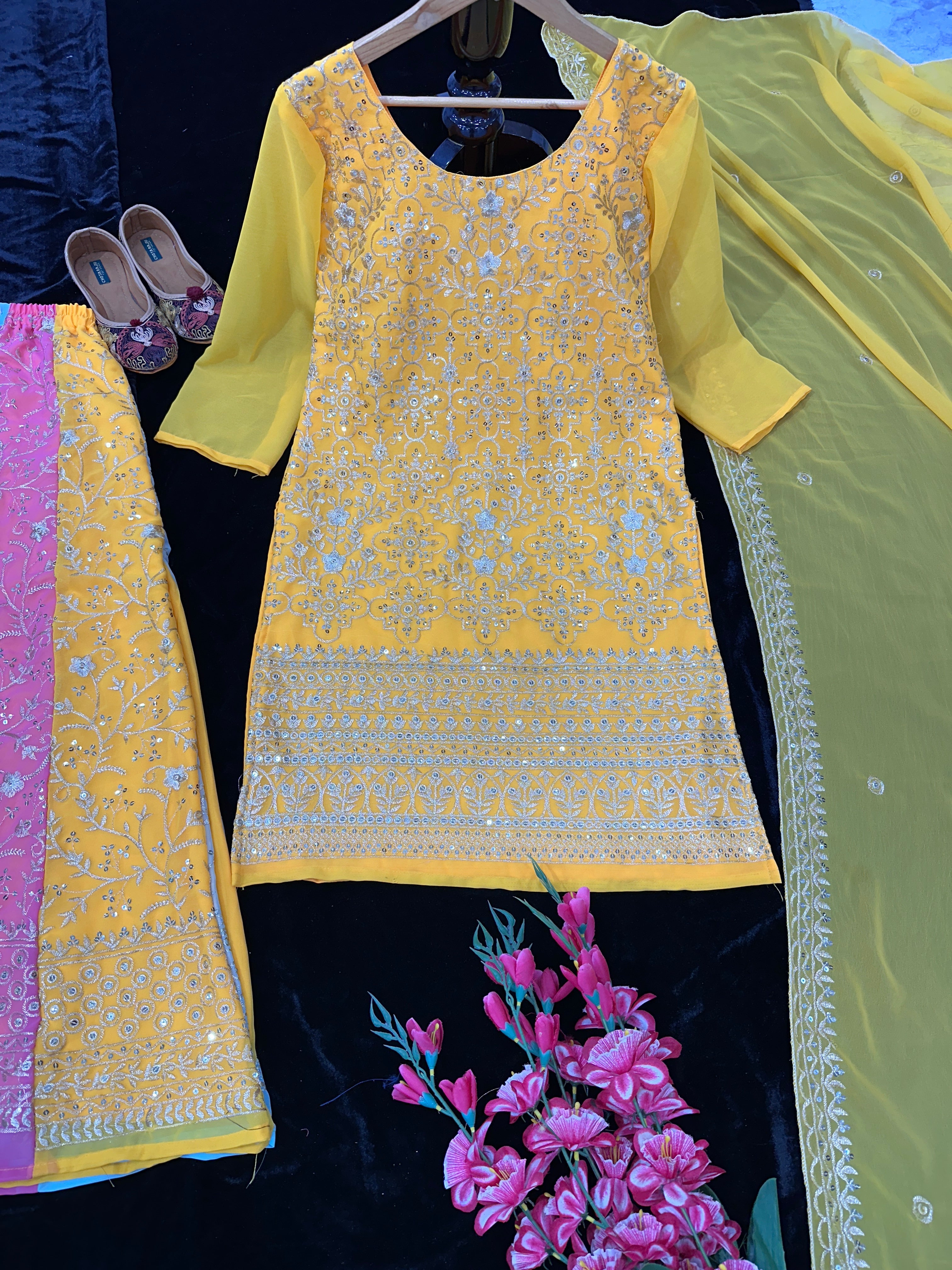 डिज़ाइनर पार्टी वियर टॉप शरारा और खूबसूरत दुपट्टा