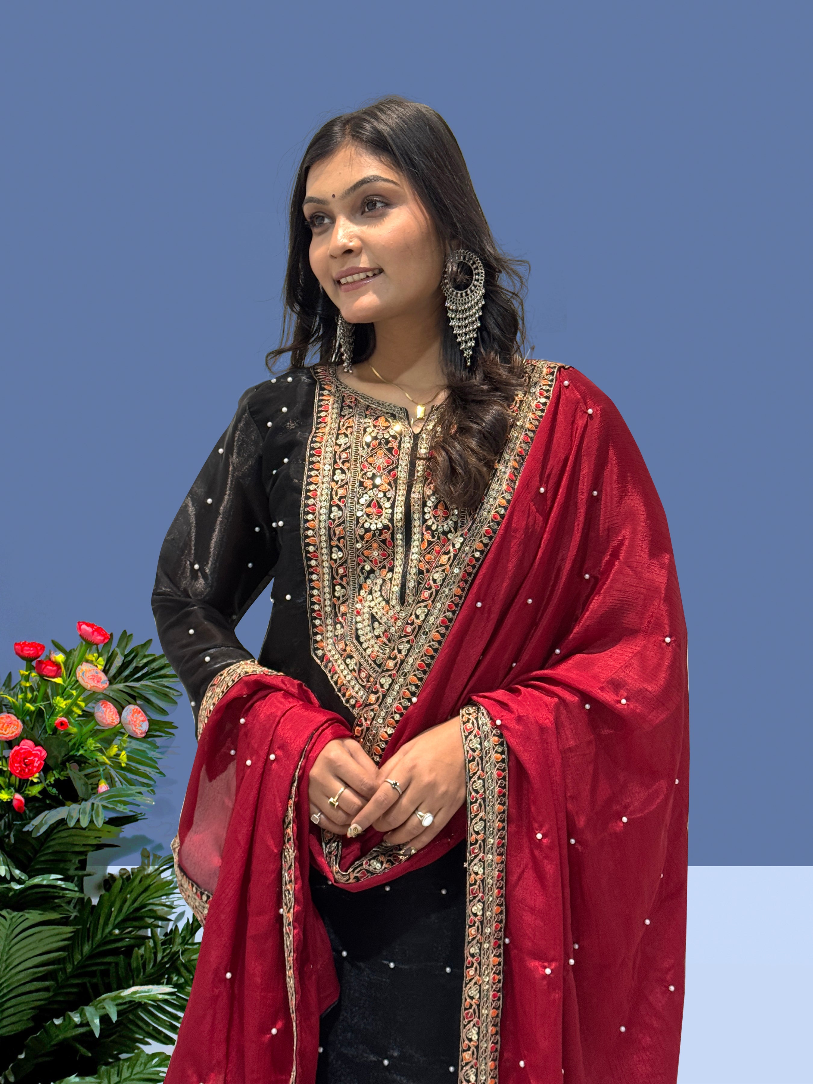 कढ़ाई कोडिंग डोरी-सीक्वेंस वर्क के साथ फैंसी टॉप-बॉटम और दुपट्टा