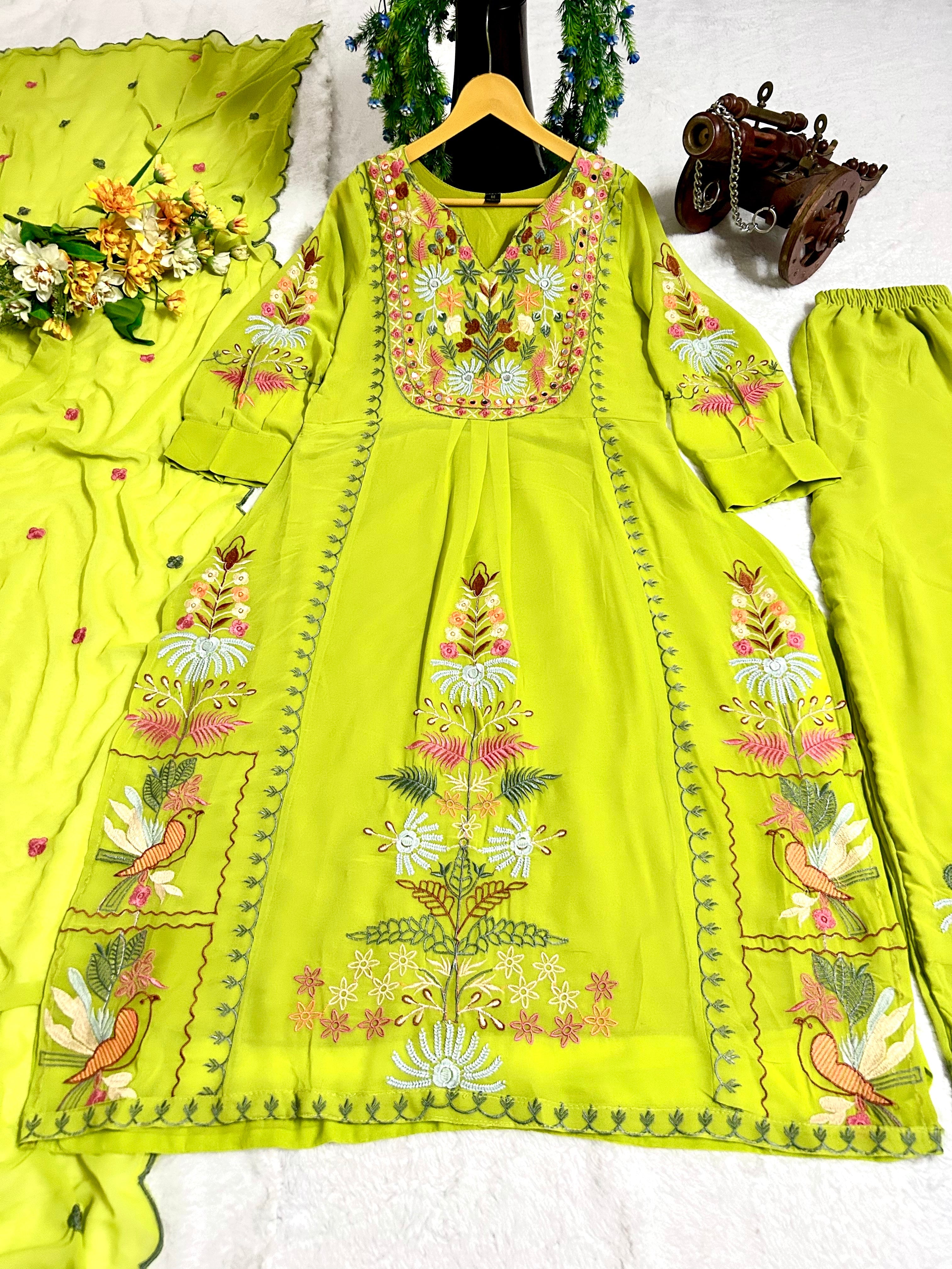 पार्टी में पहनने के लिए सुंदर टॉप और बॉटम दुपट्टे के साथ