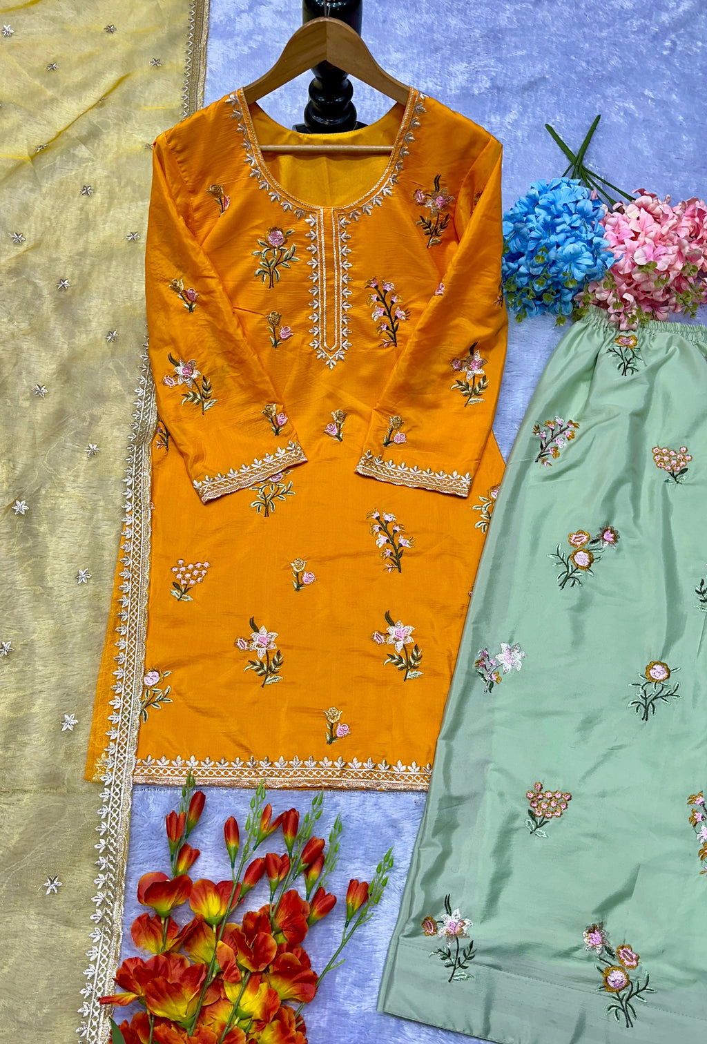 पार्टी वियर खूबसूरत टॉप-बॉटम और फैंसी दुपट्टा