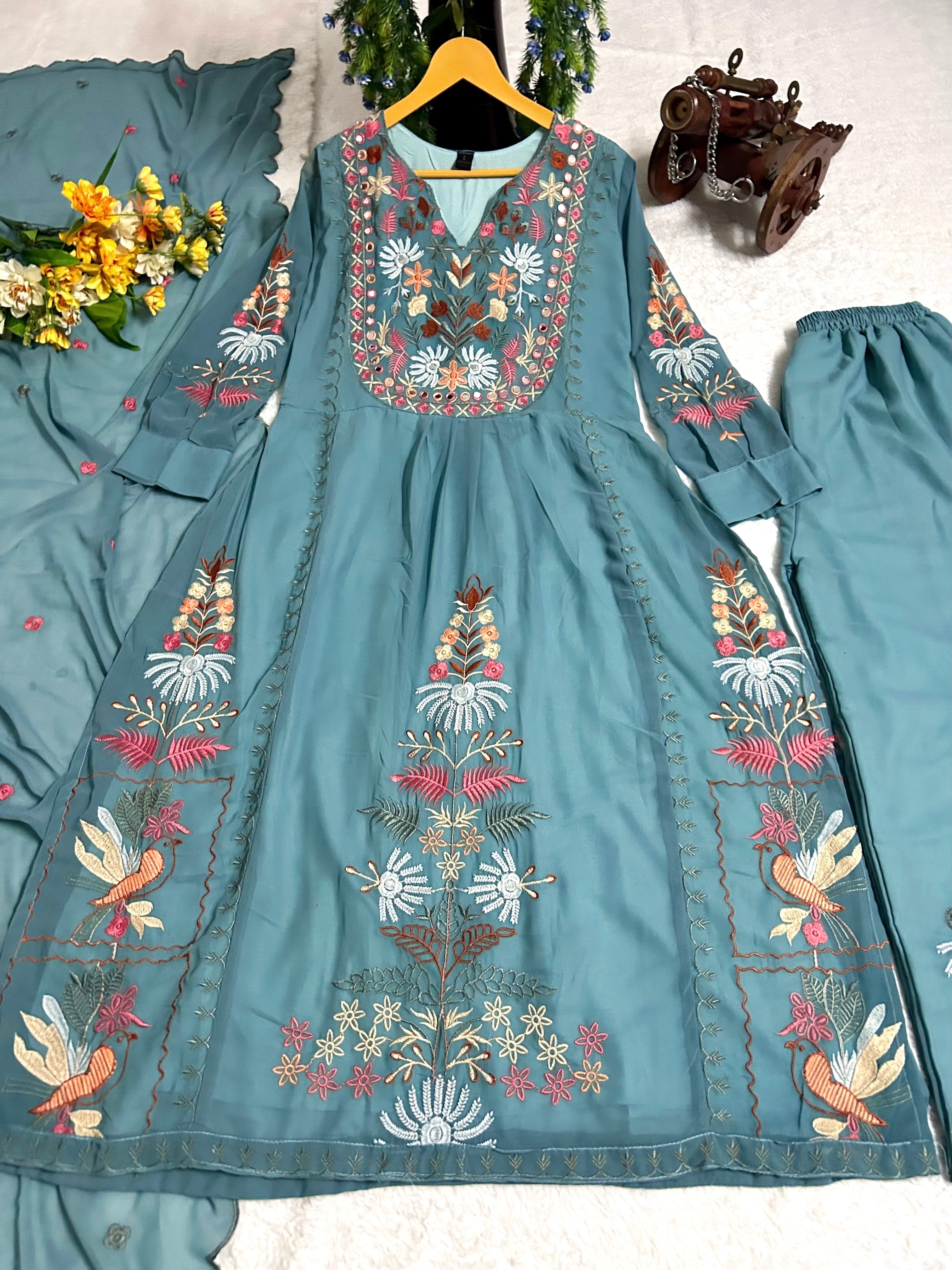 पार्टी में पहनने के लिए सुंदर टॉप और बॉटम दुपट्टे के साथ