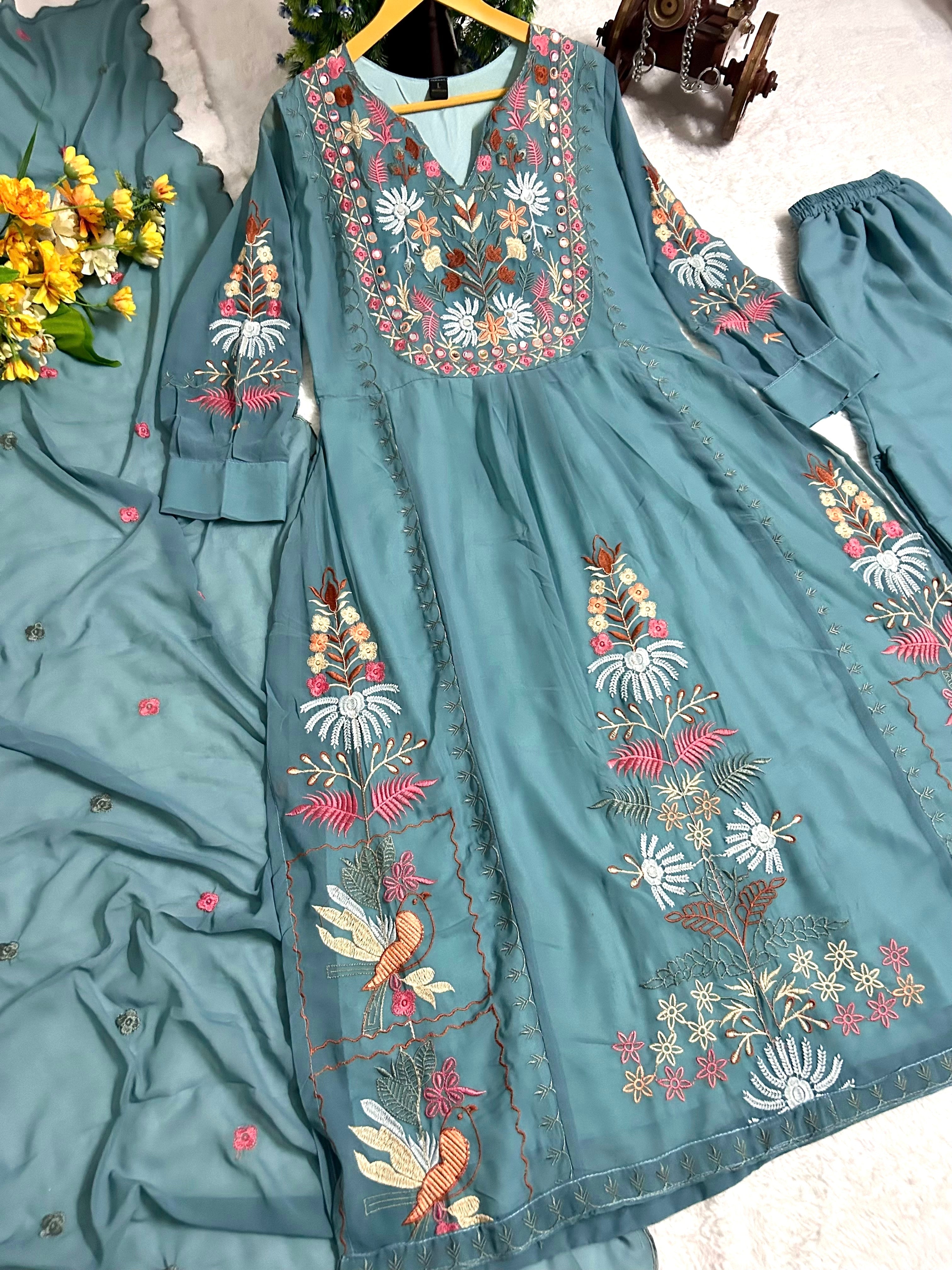 पार्टी में पहनने के लिए सुंदर टॉप और बॉटम दुपट्टे के साथ