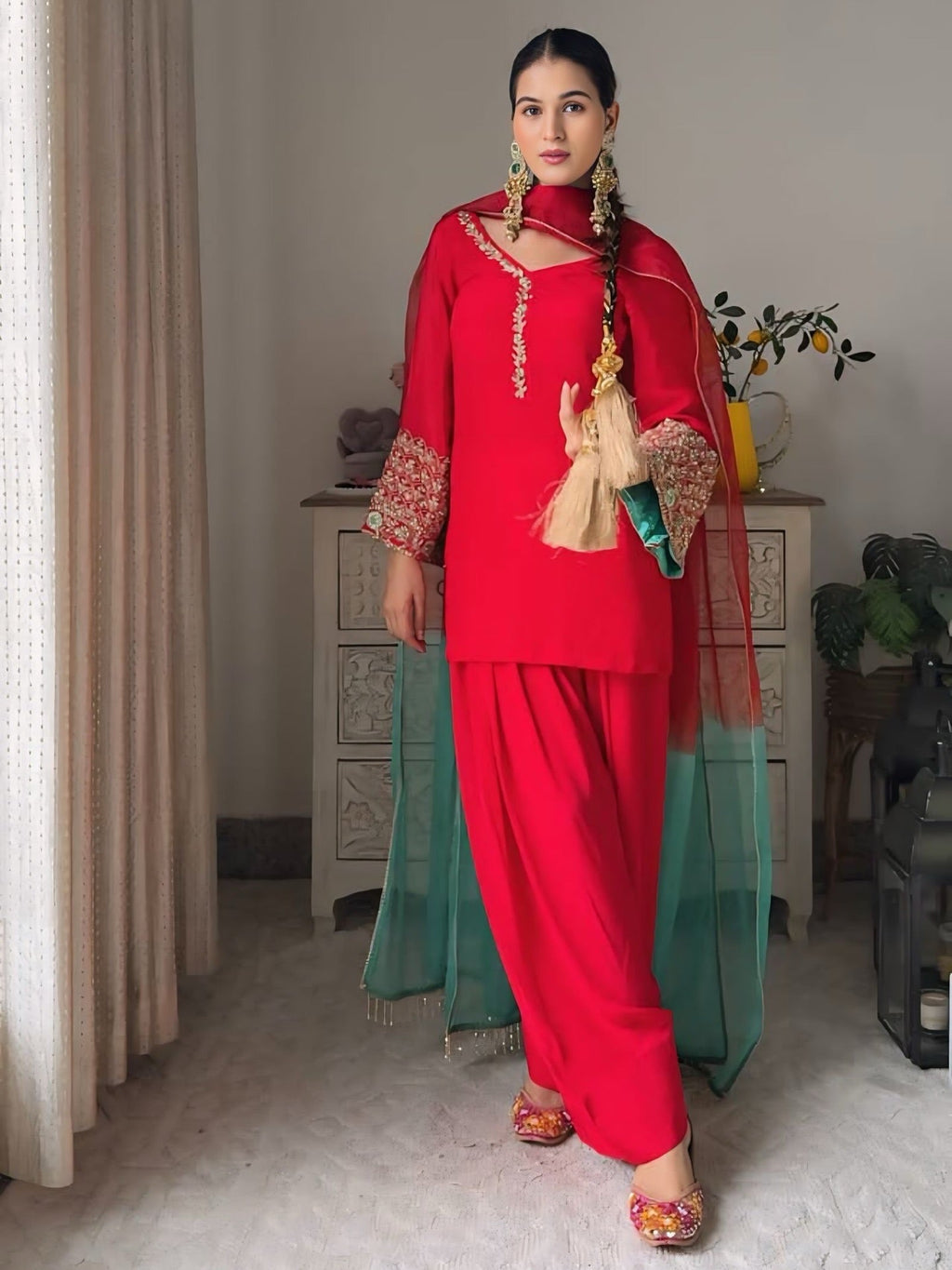 पार्टी वियर खूबसूरत टॉप-बॉटम और डिज़ाइनर दुपट्टा