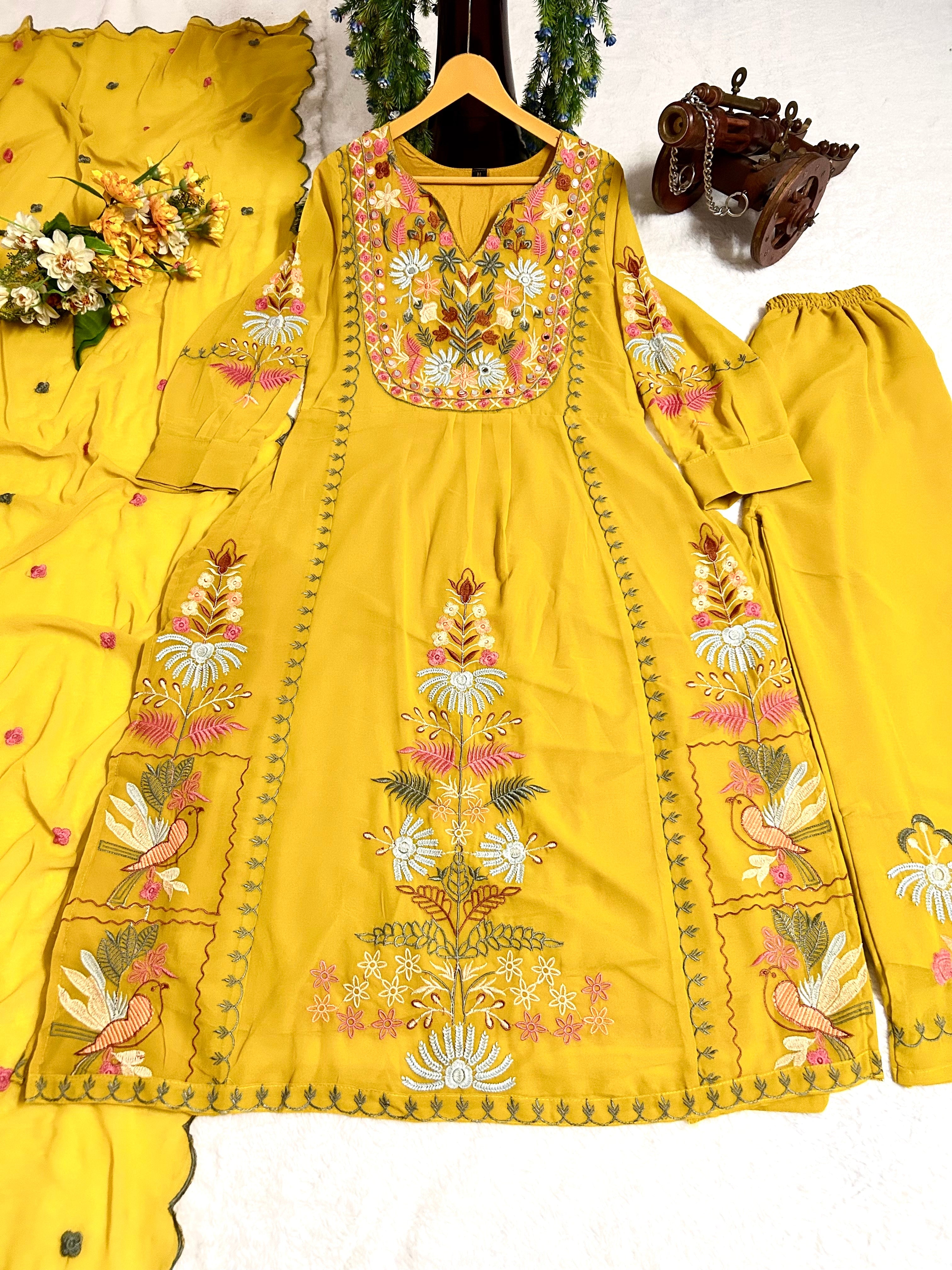 पार्टी में पहनने के लिए सुंदर टॉप और बॉटम दुपट्टे के साथ