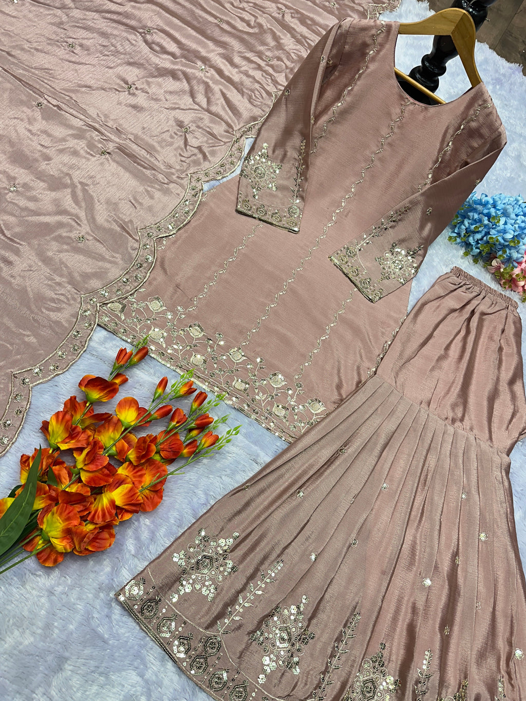 पार्टी वियर डिज़ाइनर टॉप-शरारा और खूबसूरत दुपट्टा