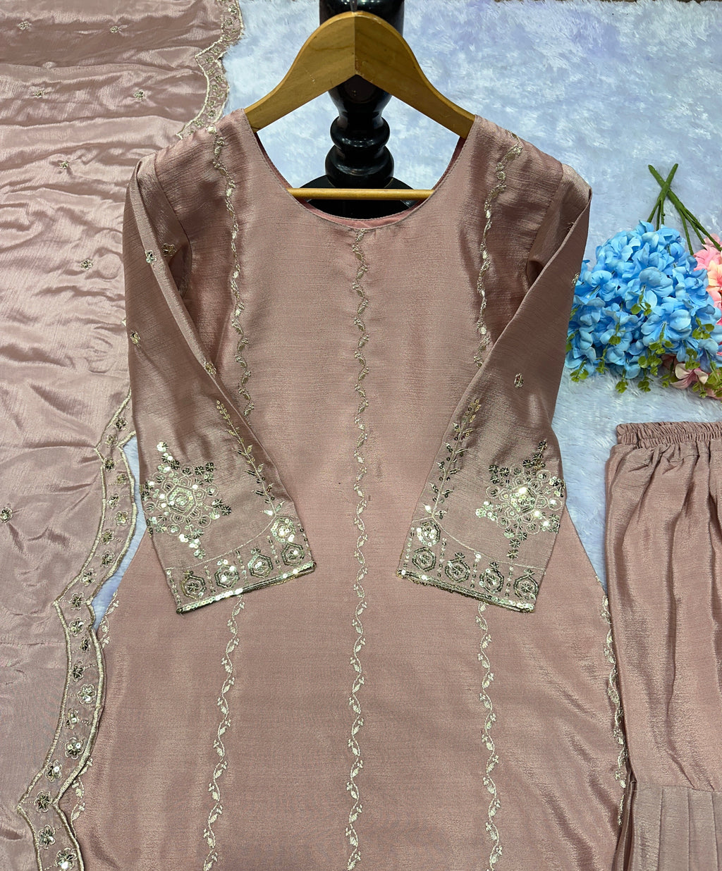 पार्टी वियर डिज़ाइनर टॉप-शरारा और खूबसूरत दुपट्टा