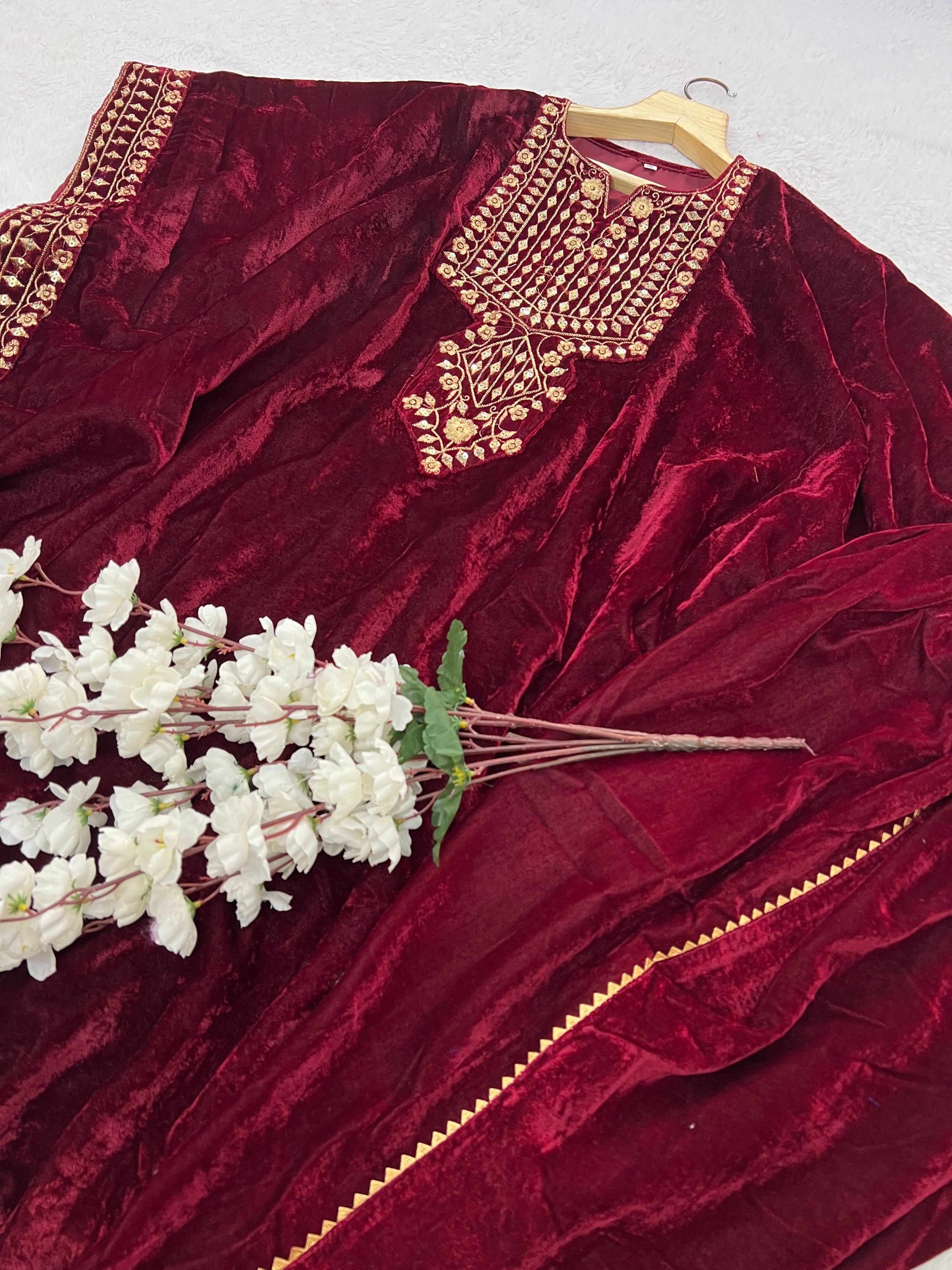 कढ़ाई के काम के साथ पार्टी वियर सुंदर टॉप और बॉटम