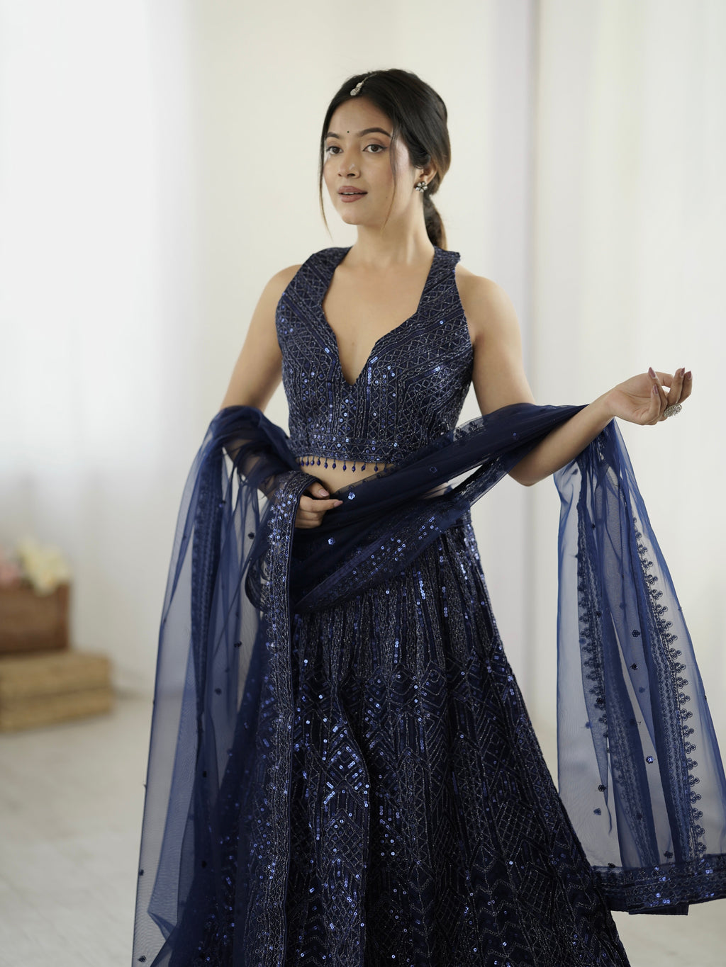 पार्टी वियर डिज़ाइनर नेट लहंगा चोली सीक्वेंस और डोरी वर्क के साथ