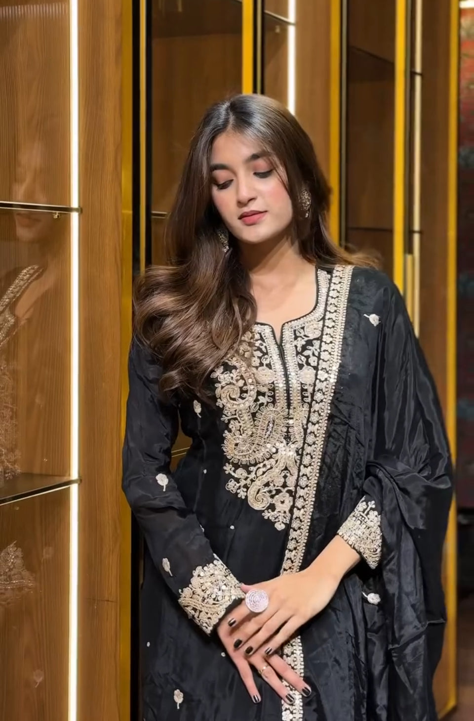 पार्टी वियर खूबसूरत टॉप-बॉटम और डिज़ाइनर दुपट्टा