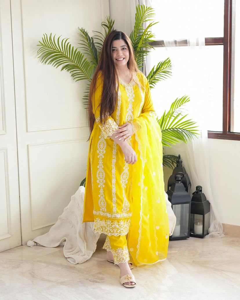 सुंदर प्लाज़ो के साथ डिज़ाइनर पार्टी वियर टॉप और बॉटम