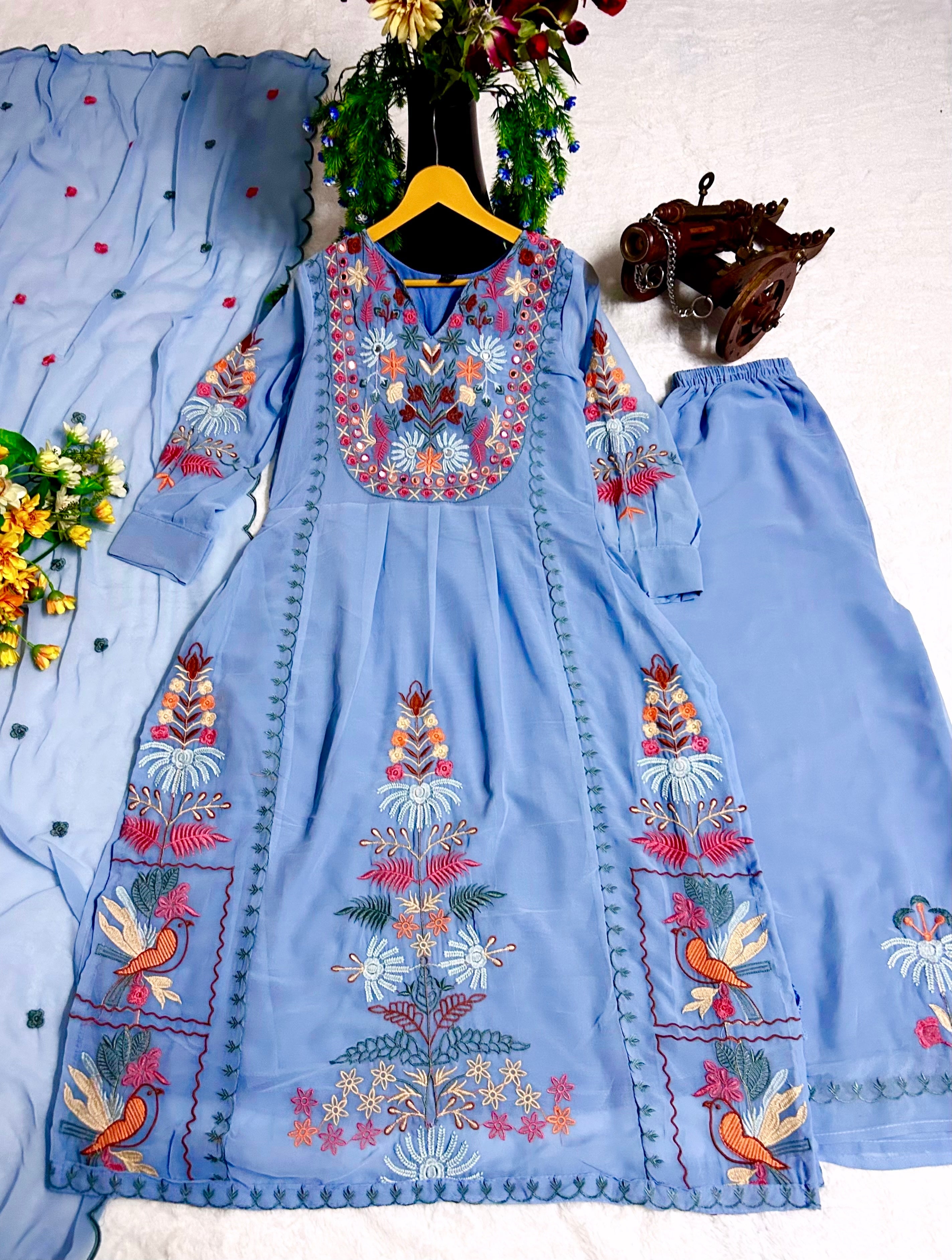 पार्टी में पहनने के लिए सुंदर टॉप और बॉटम दुपट्टे के साथ