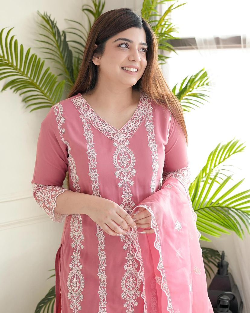 सुंदर प्लाज़ो के साथ डिज़ाइनर पार्टी वियर टॉप और बॉटम