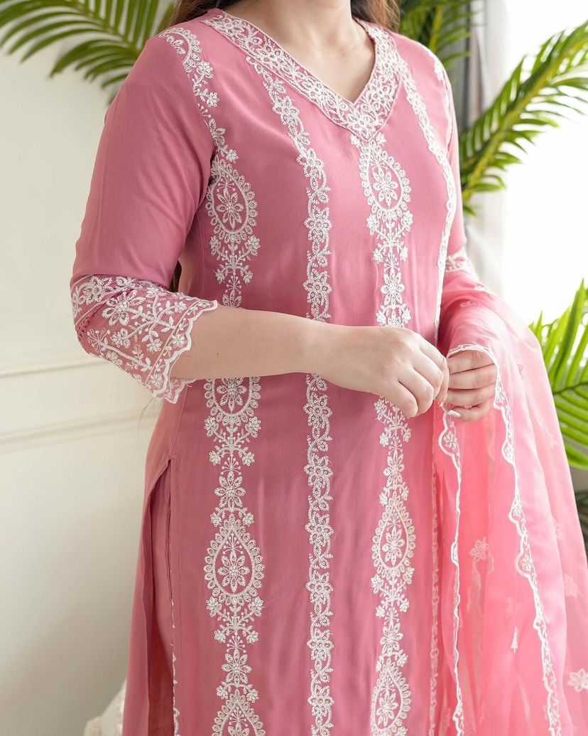 सुंदर प्लाज़ो के साथ डिज़ाइनर पार्टी वियर टॉप और बॉटम