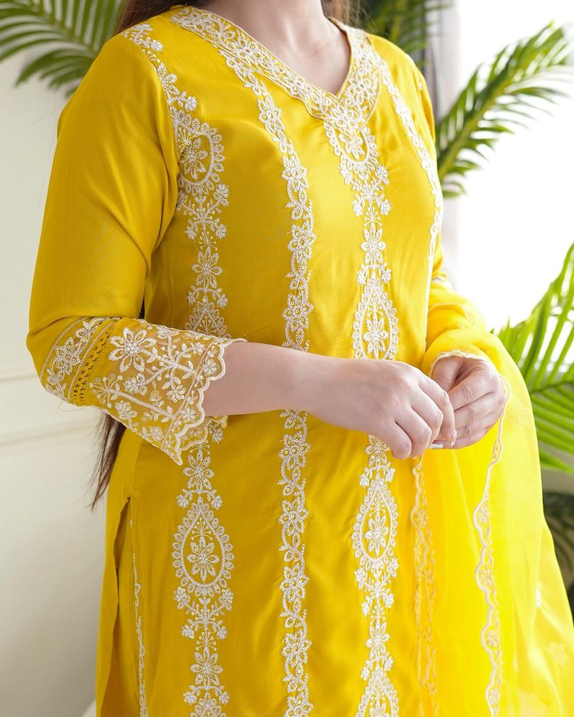 सुंदर प्लाज़ो के साथ डिज़ाइनर पार्टी वियर टॉप और बॉटम