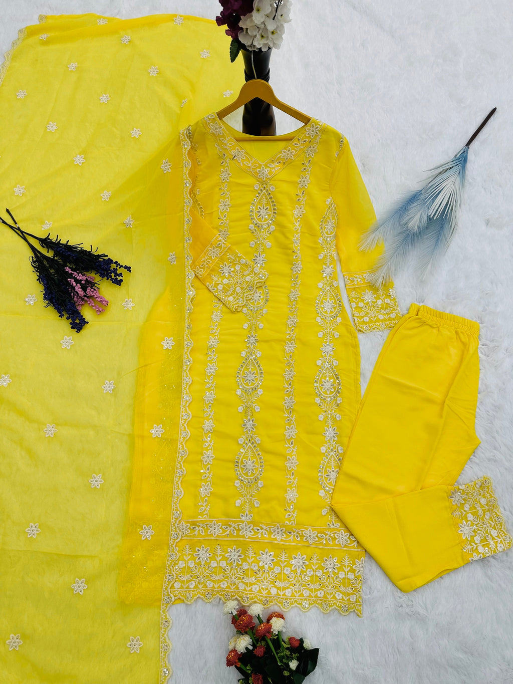 सुंदर प्लाज़ो के साथ डिज़ाइनर पार्टी वियर टॉप और बॉटम