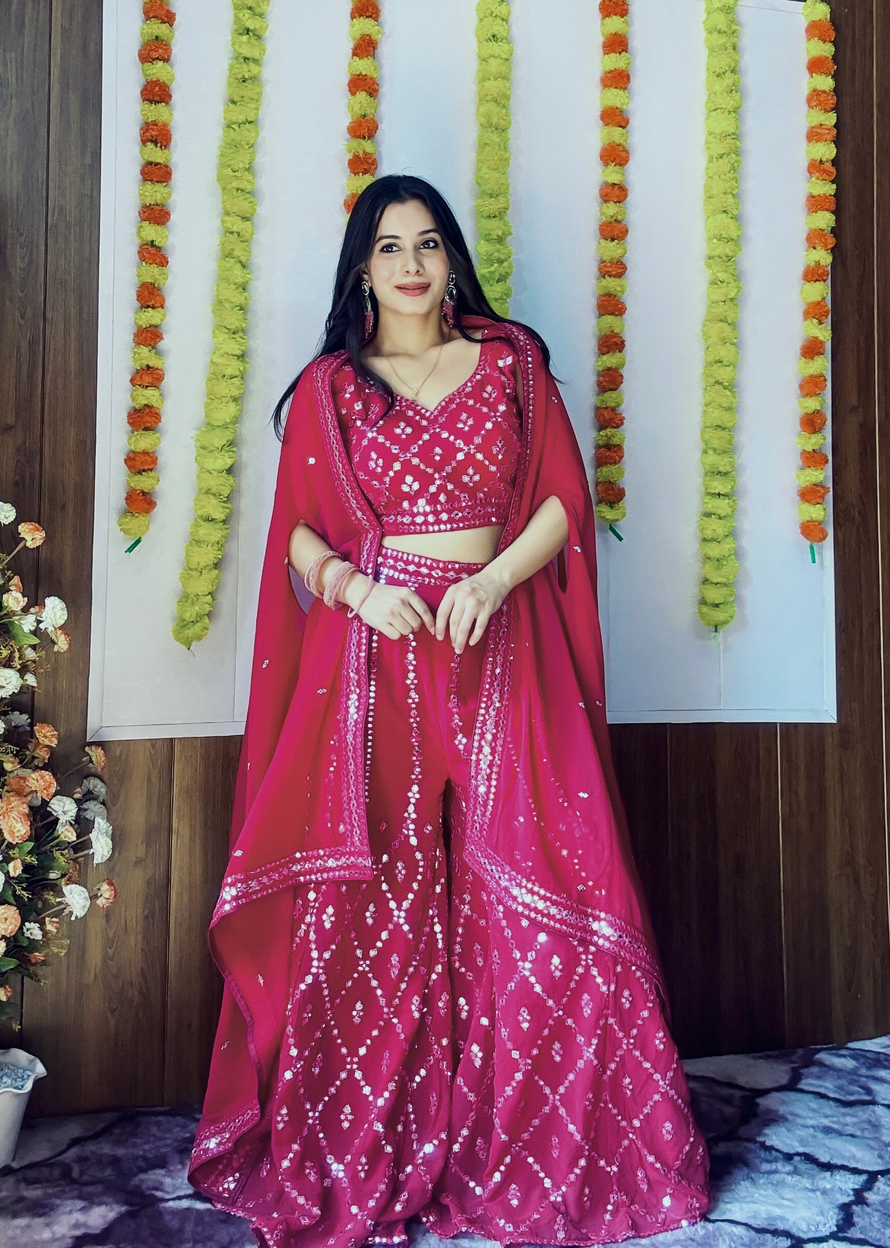 पार्टी वियर इंडो वेस्टर्न फ़ॉइल मिरर वर्क और थ्रेड वर्क के साथ