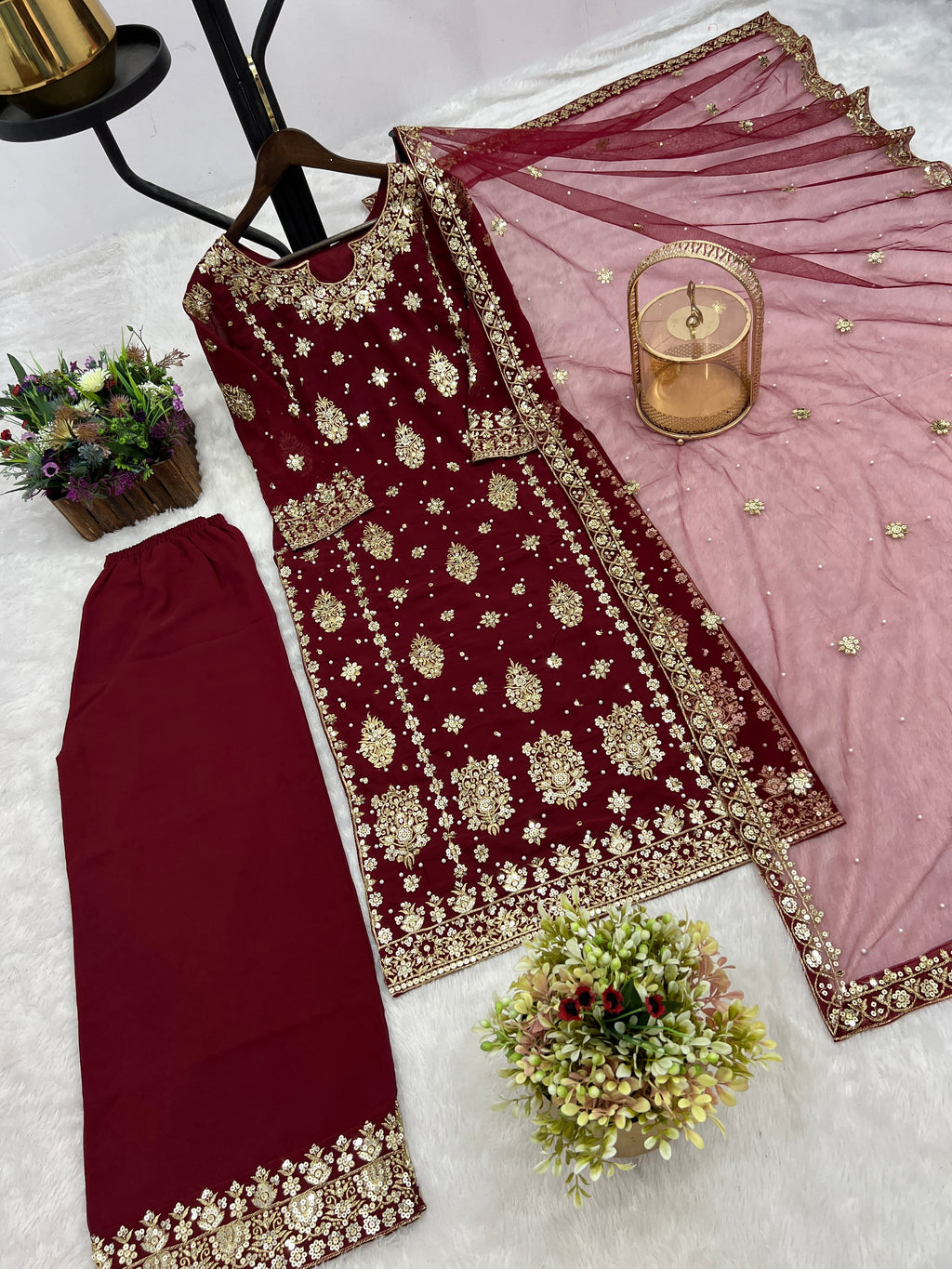 पार्टी वियर खूबसूरत टॉप-बॉटम और फैंसी दुपट्टा