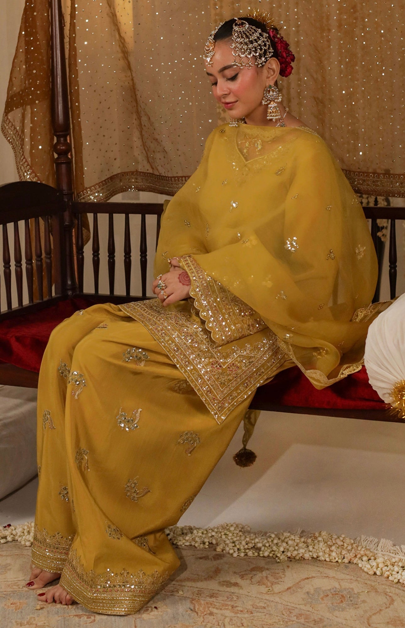 पार्टी वियर डिज़ाइनर टॉप-बॉटम और खूबसूरत दुपट्टा