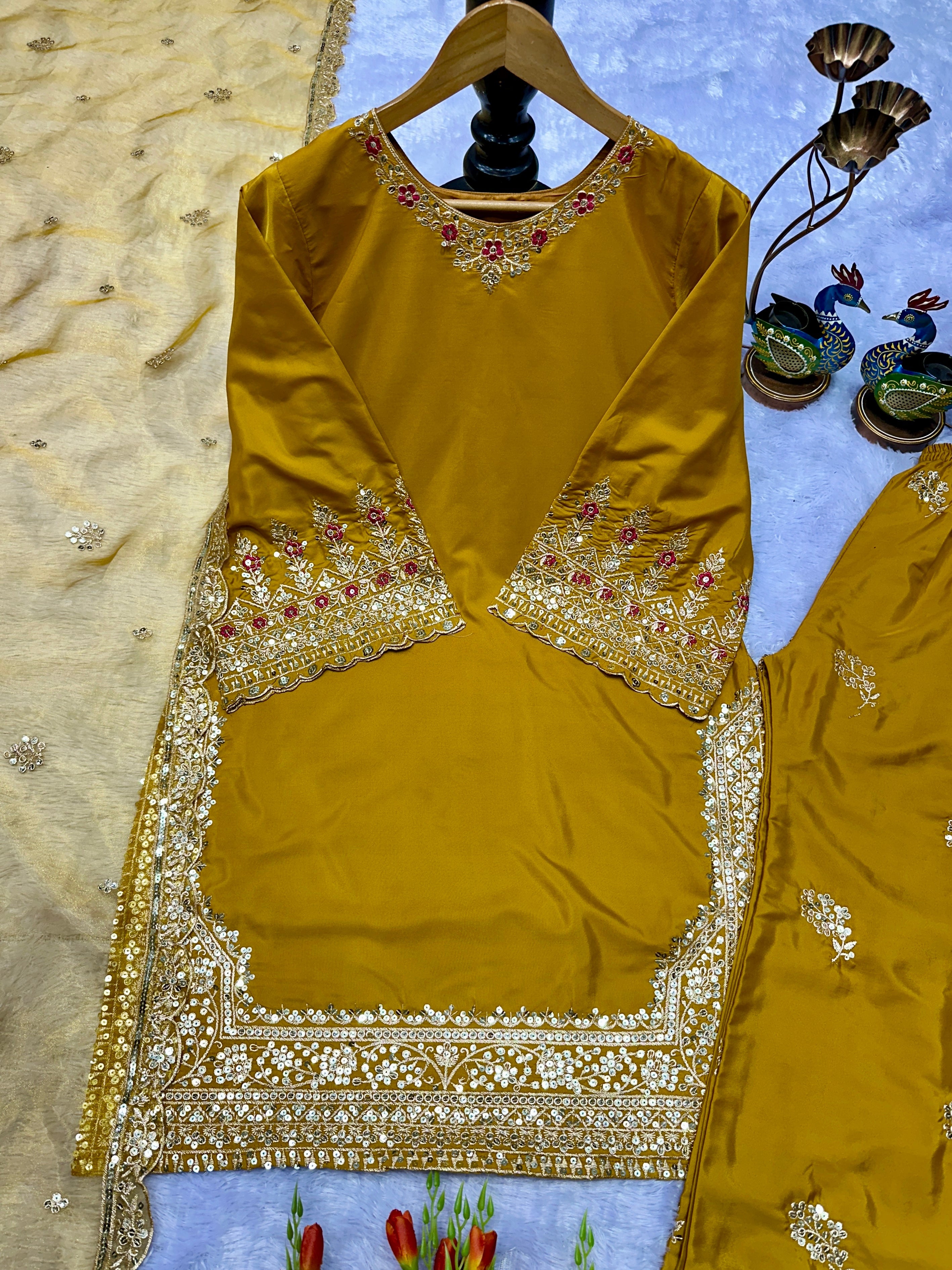 पार्टी वियर डिज़ाइनर टॉप-बॉटम और खूबसूरत दुपट्टा