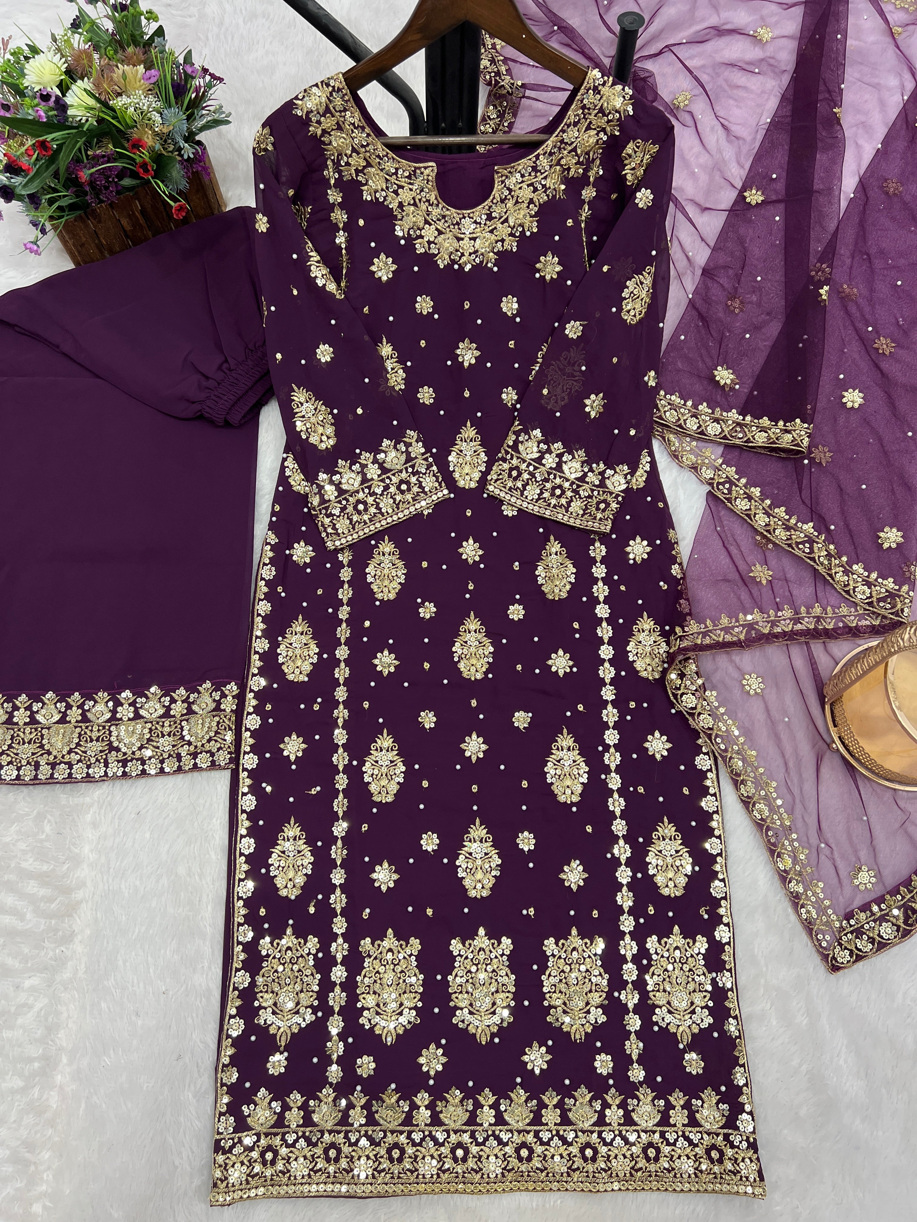 पार्टी वियर खूबसूरत टॉप-बॉटम और फैंसी दुपट्टा