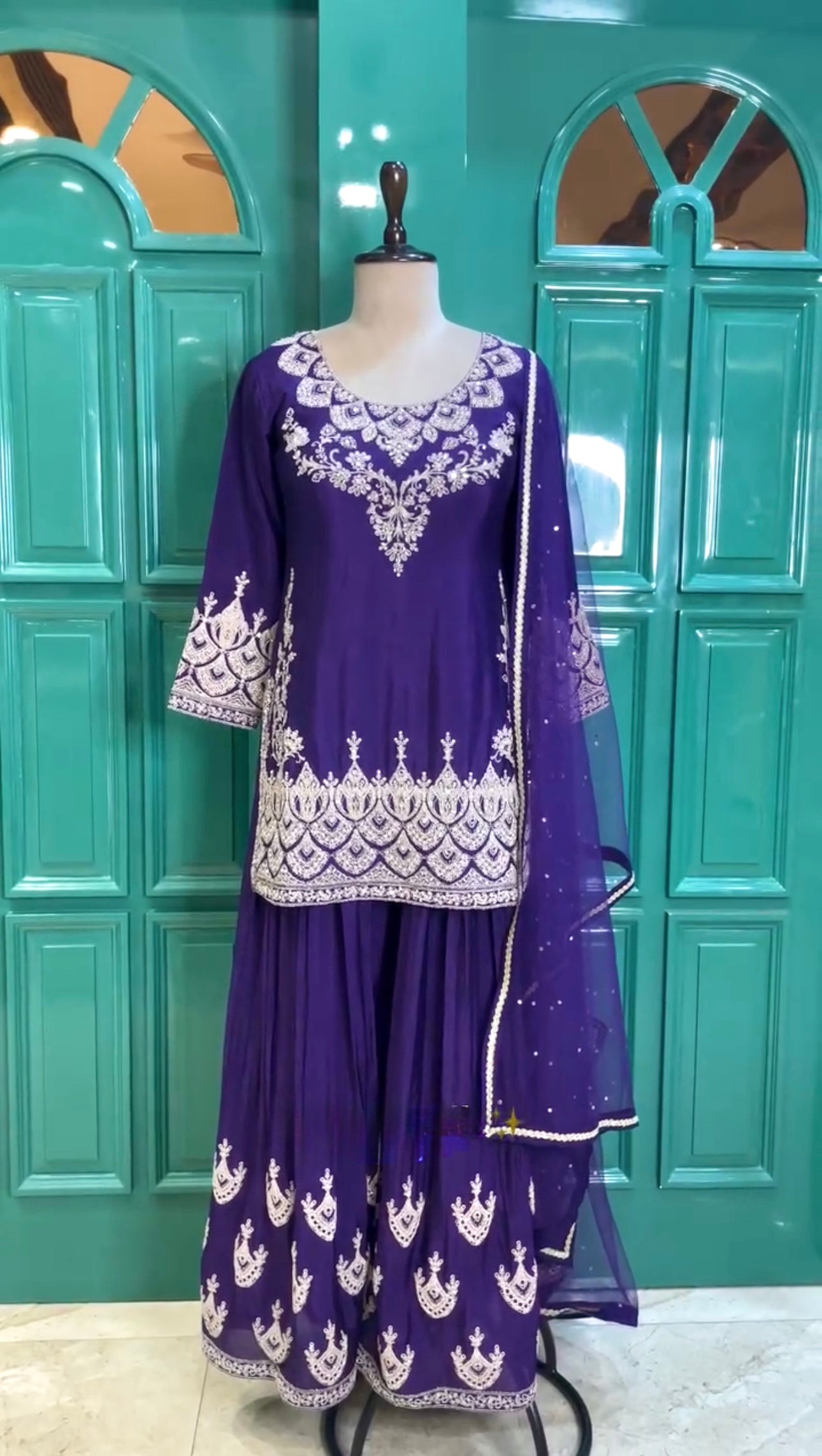 डिज़ाइनर पार्टी वियर लुक टॉप प्लाज़ो और दुपट्टा सेट