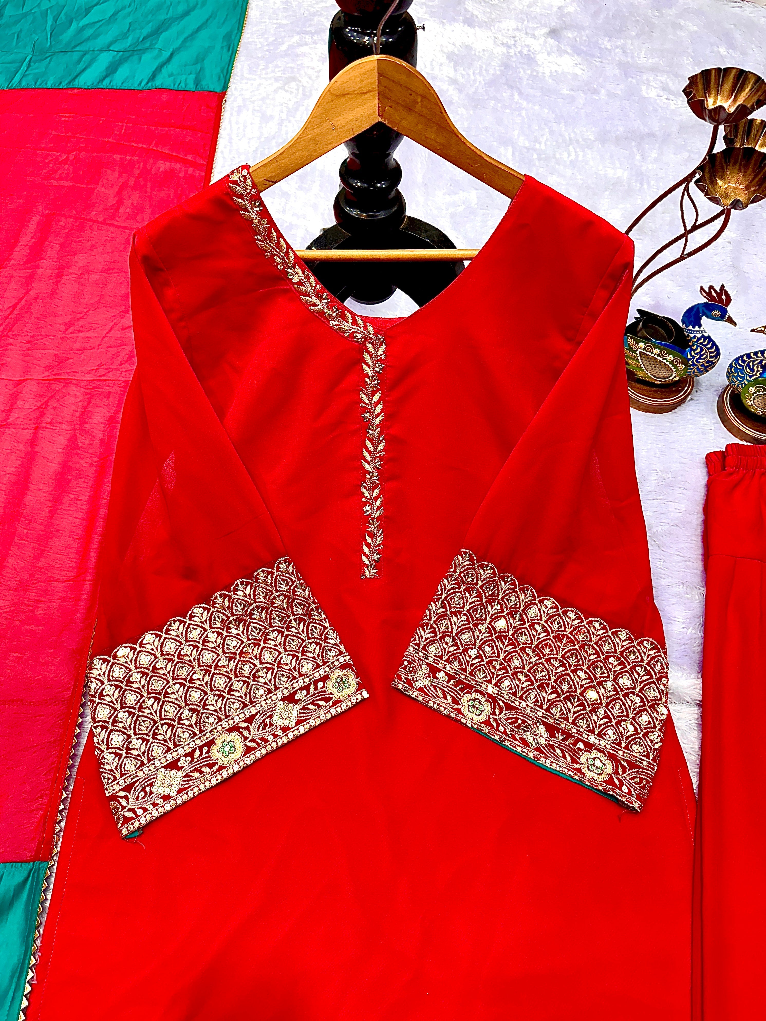 पार्टी वियर खूबसूरत टॉप-बॉटम और डिज़ाइनर दुपट्टा