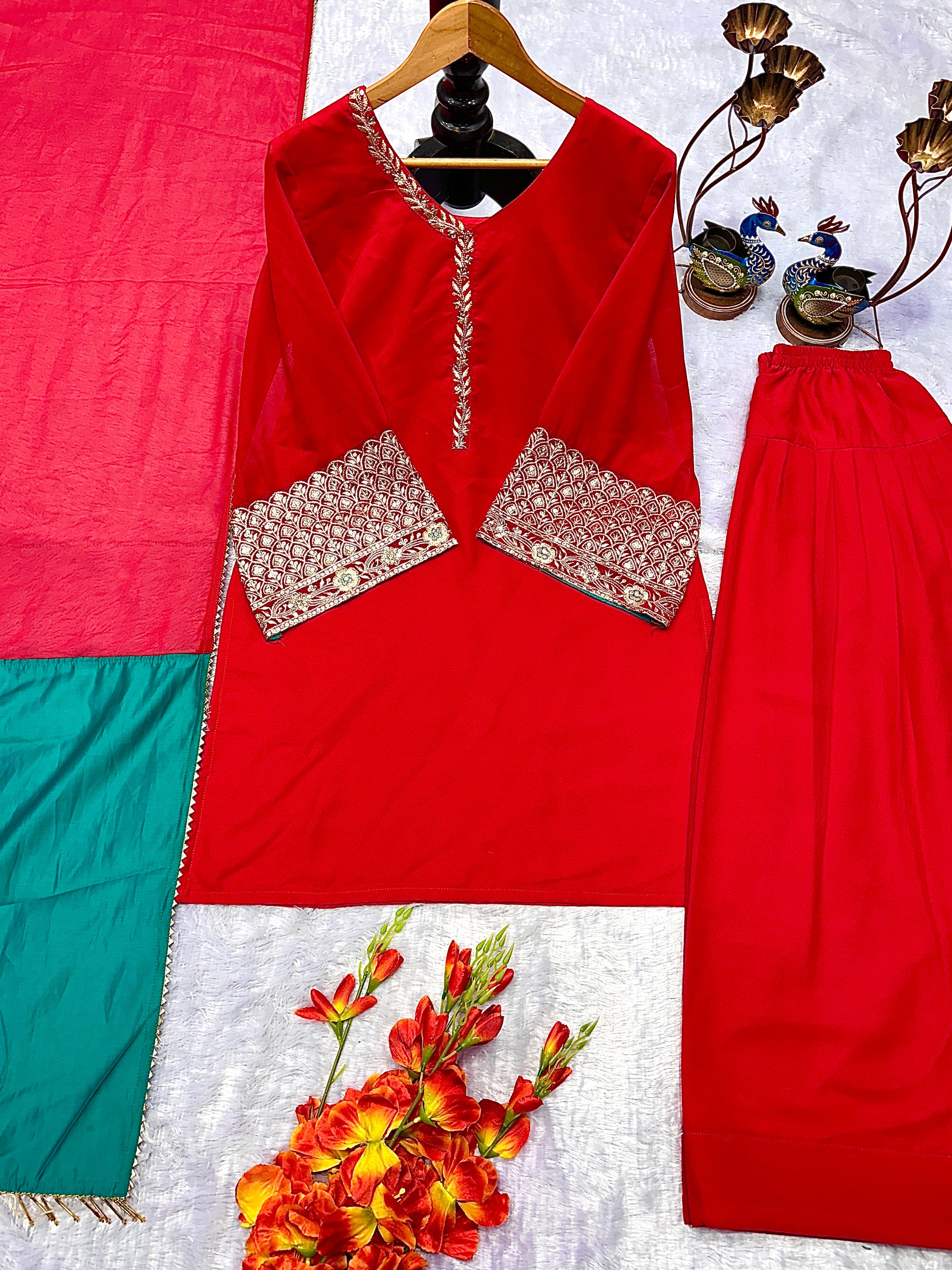 पार्टी वियर खूबसूरत टॉप-बॉटम और डिज़ाइनर दुपट्टा