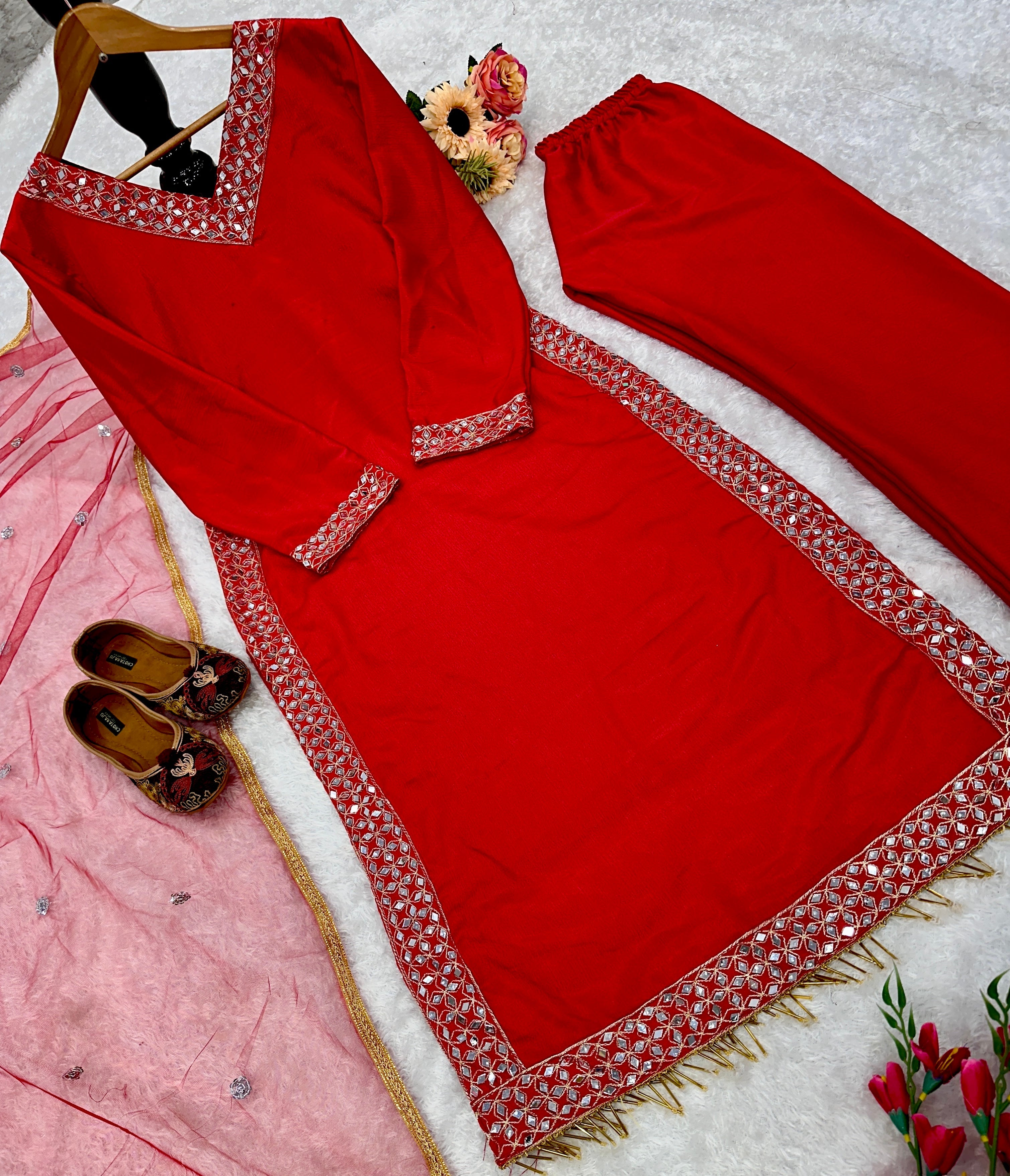 पार्टी में पहनने के लिए सुंदर टॉप और बॉटम दुपट्टे के साथ