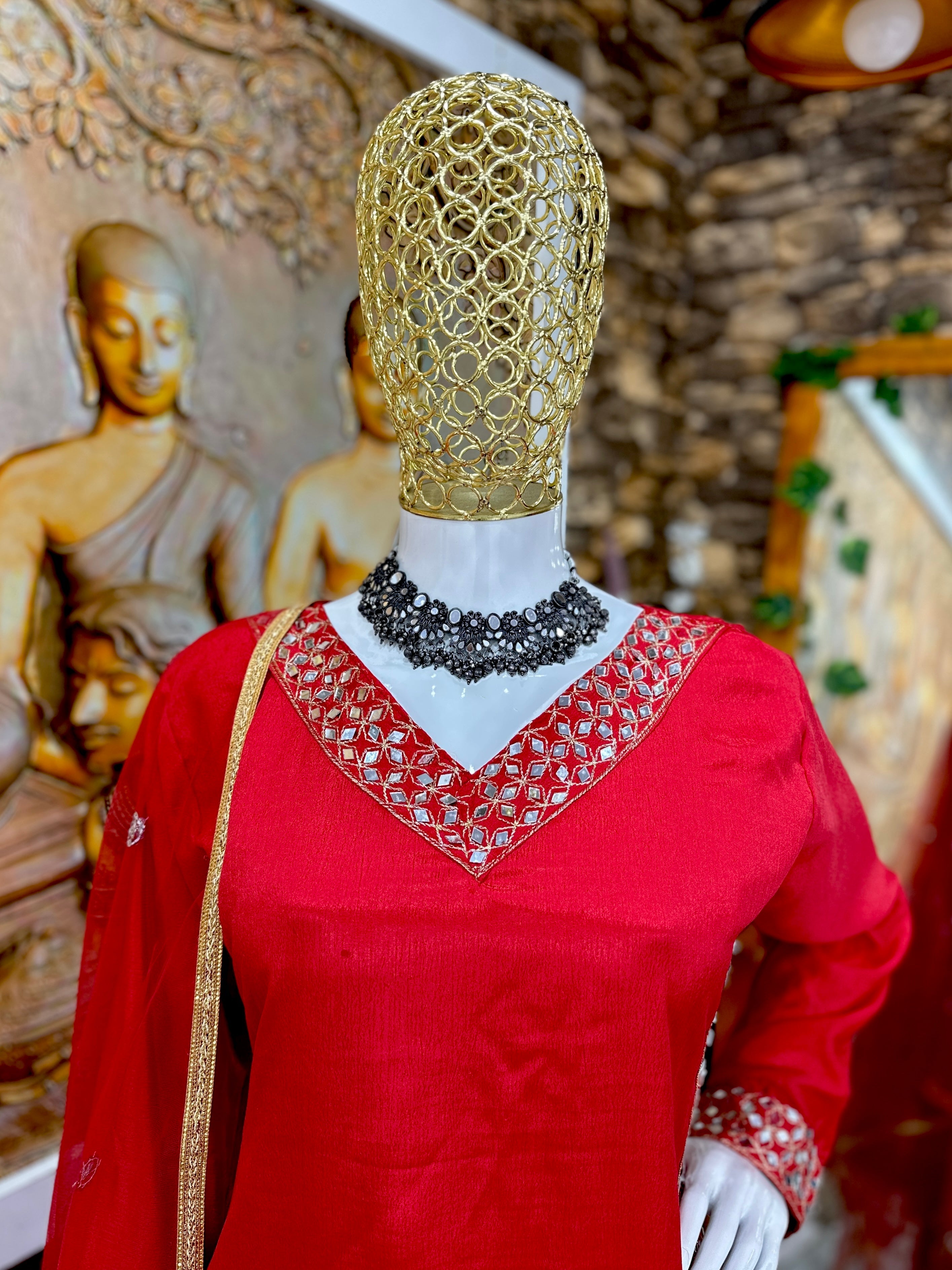 पार्टी में पहनने के लिए सुंदर टॉप और बॉटम दुपट्टे के साथ