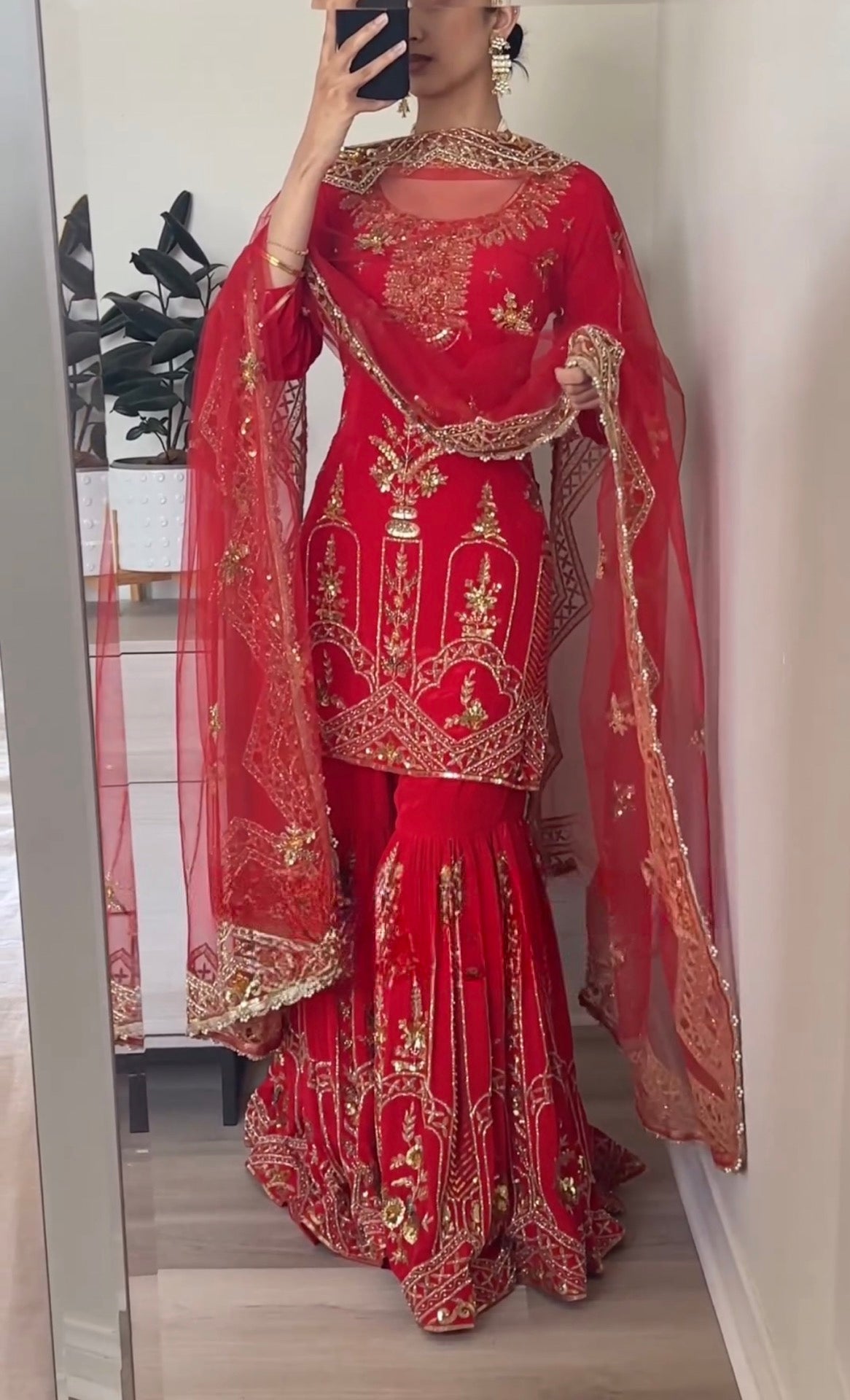 डिज़ाइनर पार्टी वियर लुक टॉप, शरारा प्लाज़ो और दुपट्टा