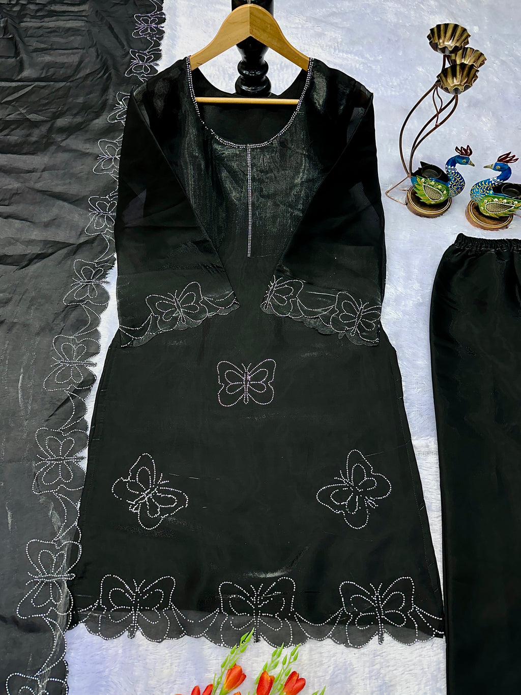 डायमंड वर्क वाला पार्टी वियर डिज़ाइनर सूट सेट