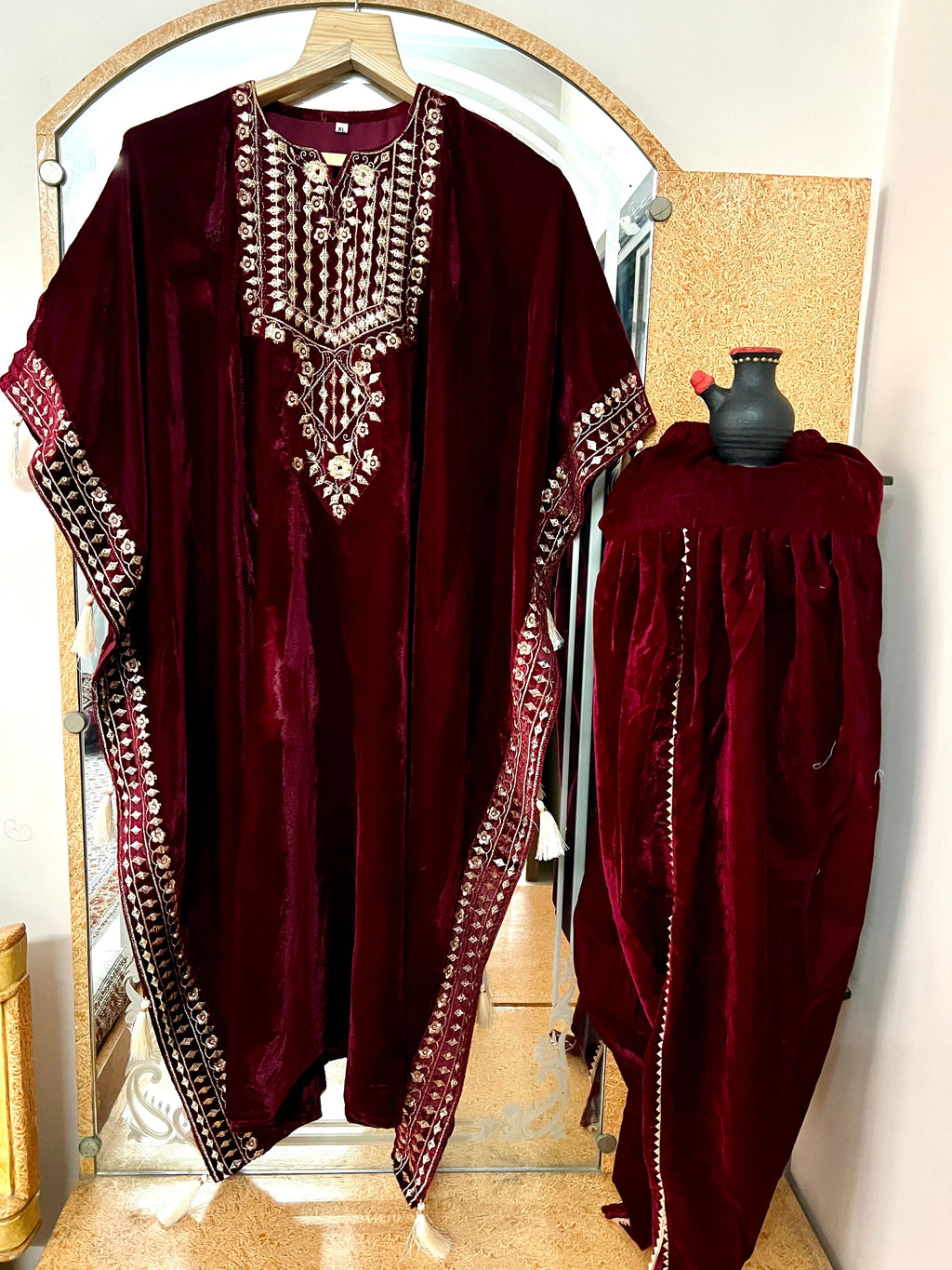 डिज़ाइनर पार्टी वियर लुक कफ्तान और धोती
