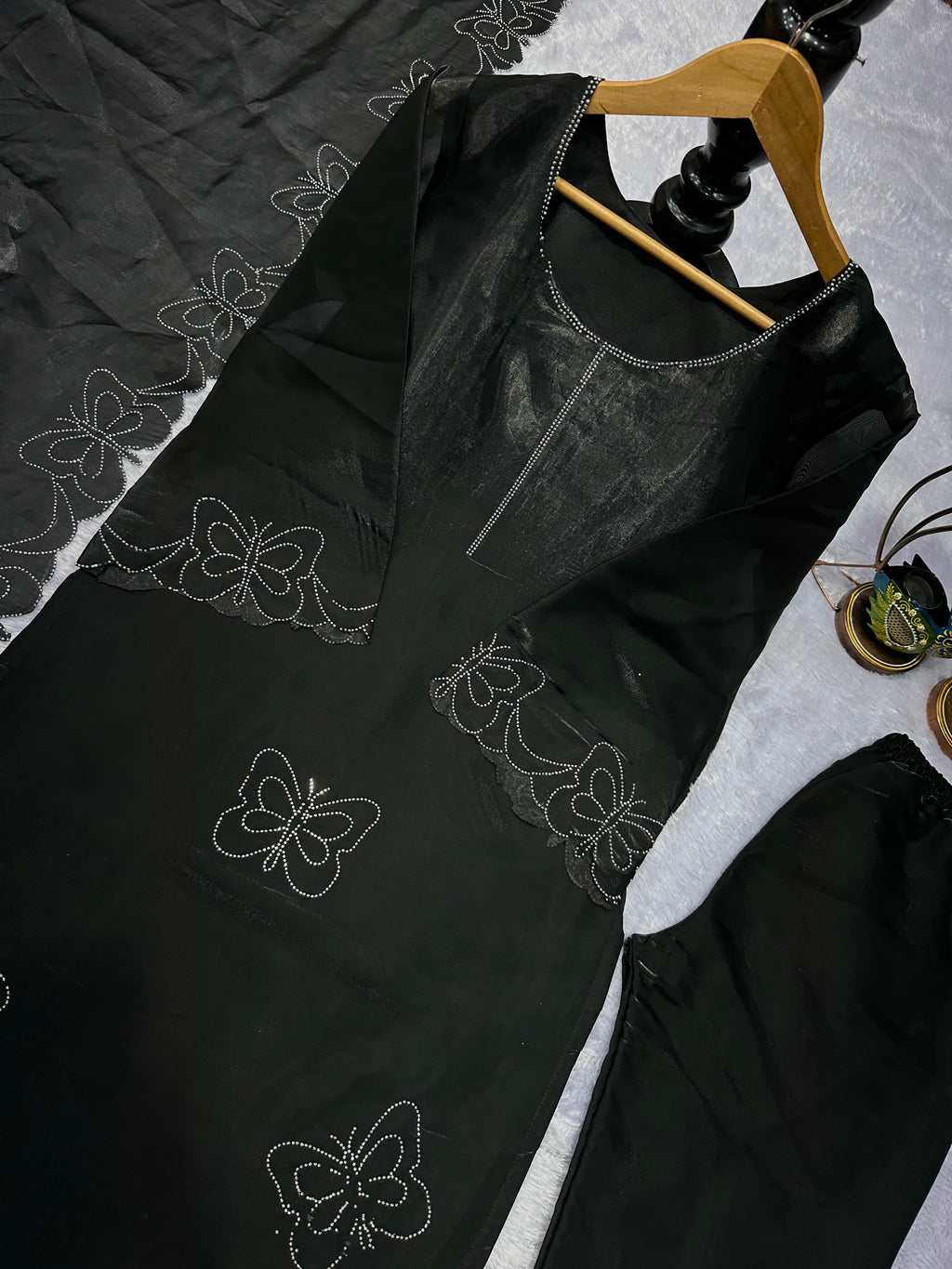 डायमंड वर्क वाला पार्टी वियर डिज़ाइनर सूट सेट