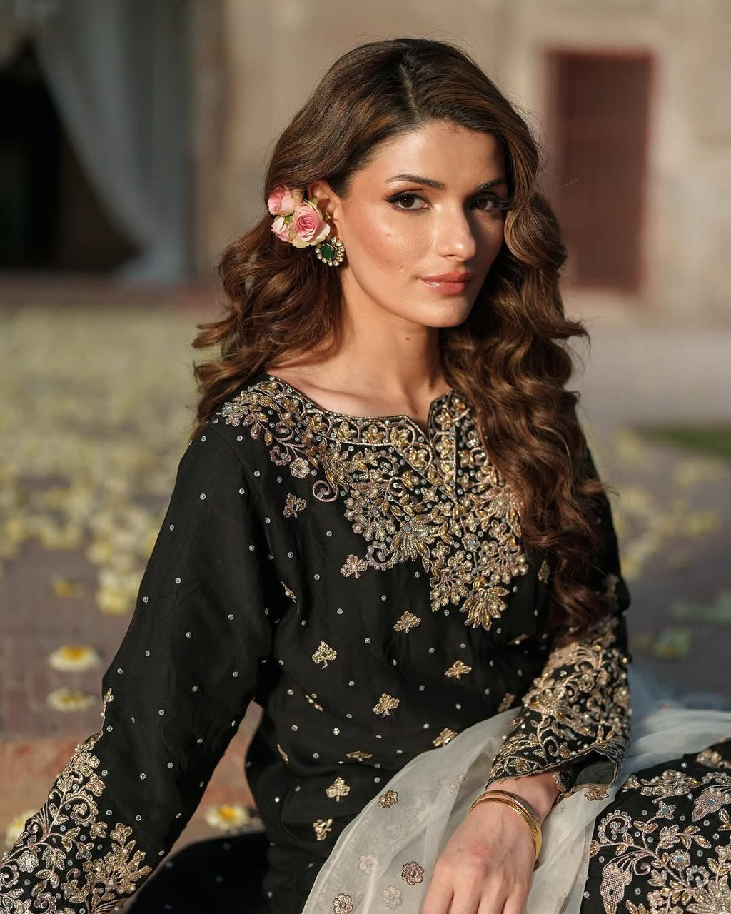 डिज़ाइनर टॉप - रिवेटेड मोती वर्क वाला दुपट्टा के साथ प्लाज़ो